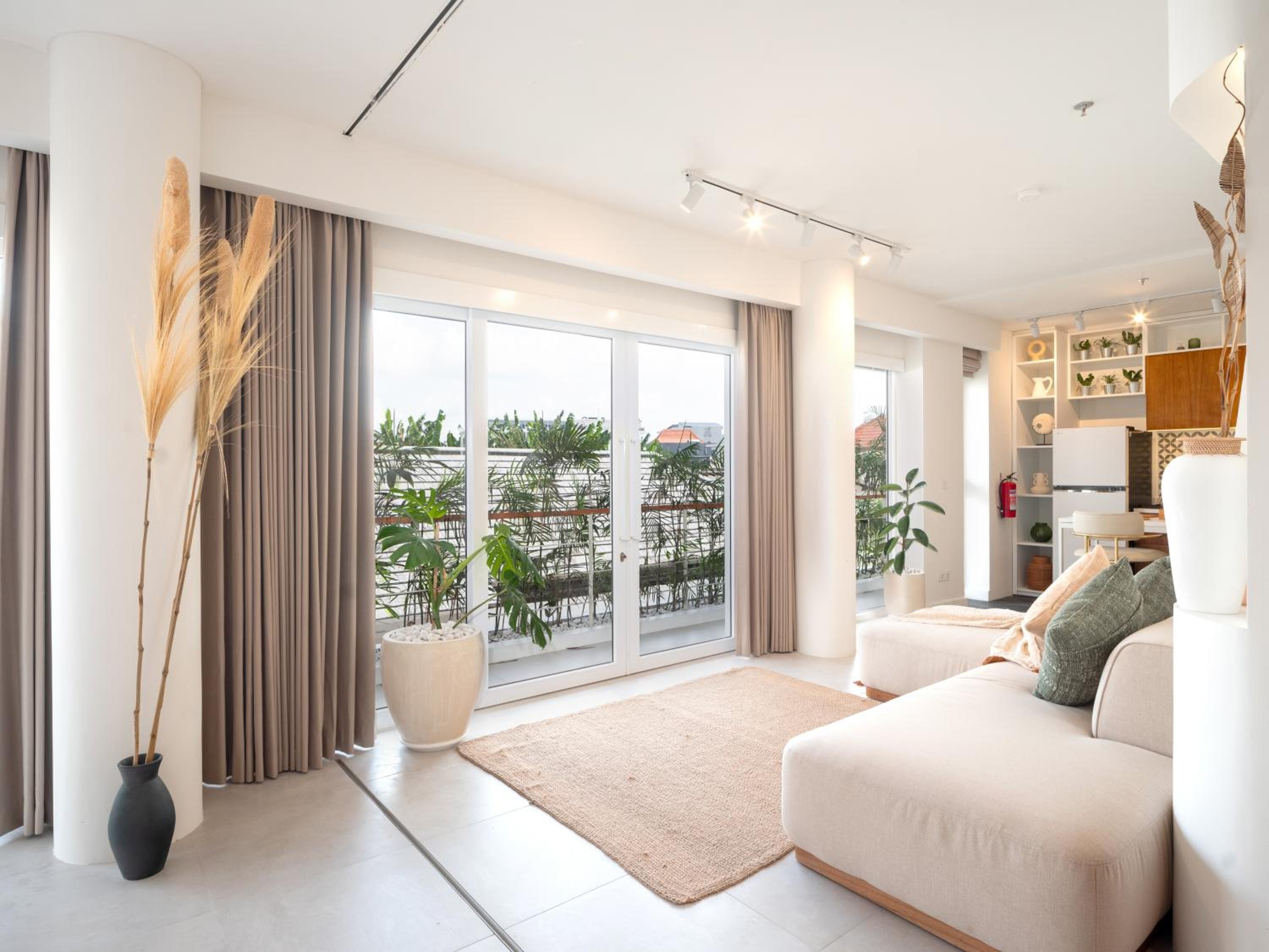 Suite - Photo 12