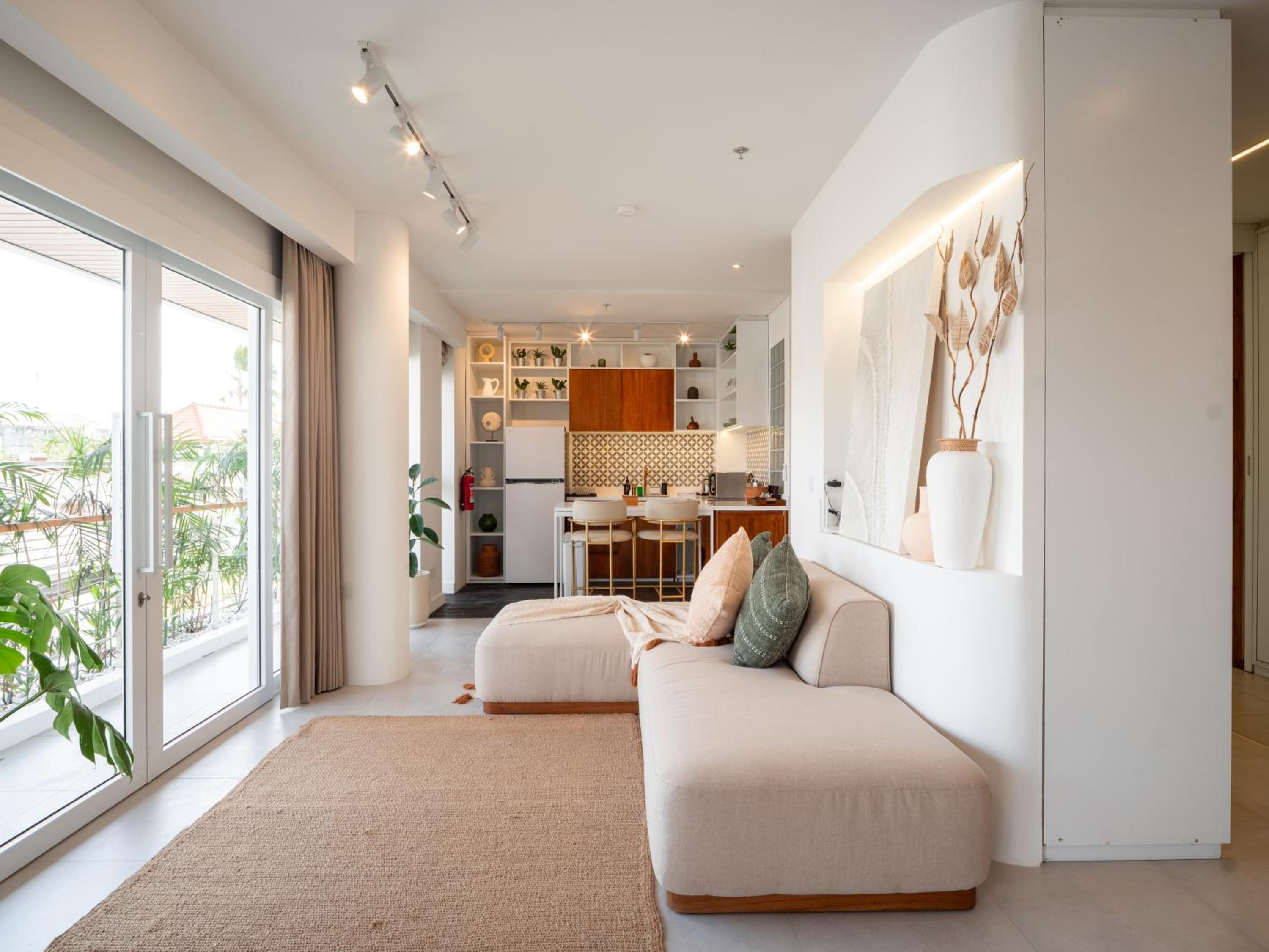 Suite - Photo 21