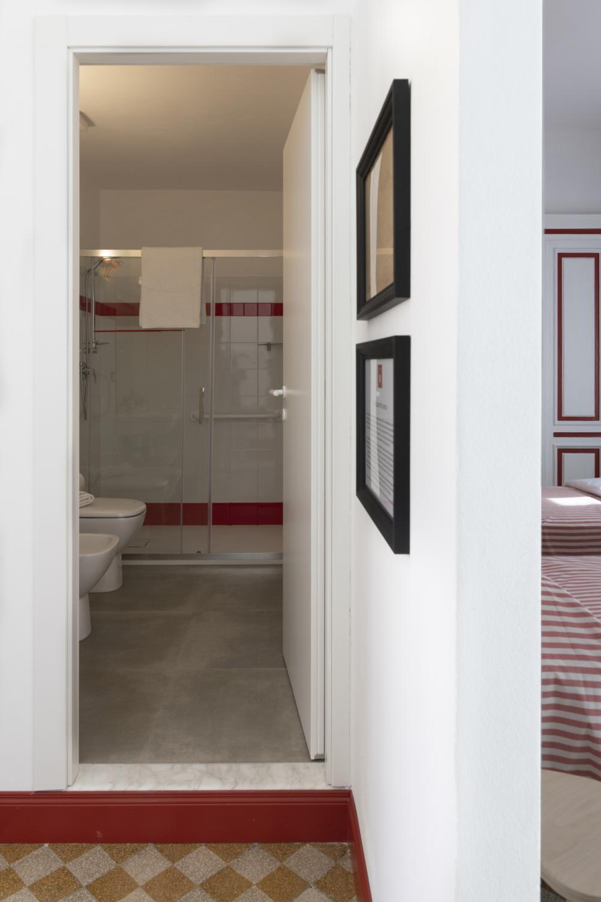 Superior Double or Twin Room - Photo 5