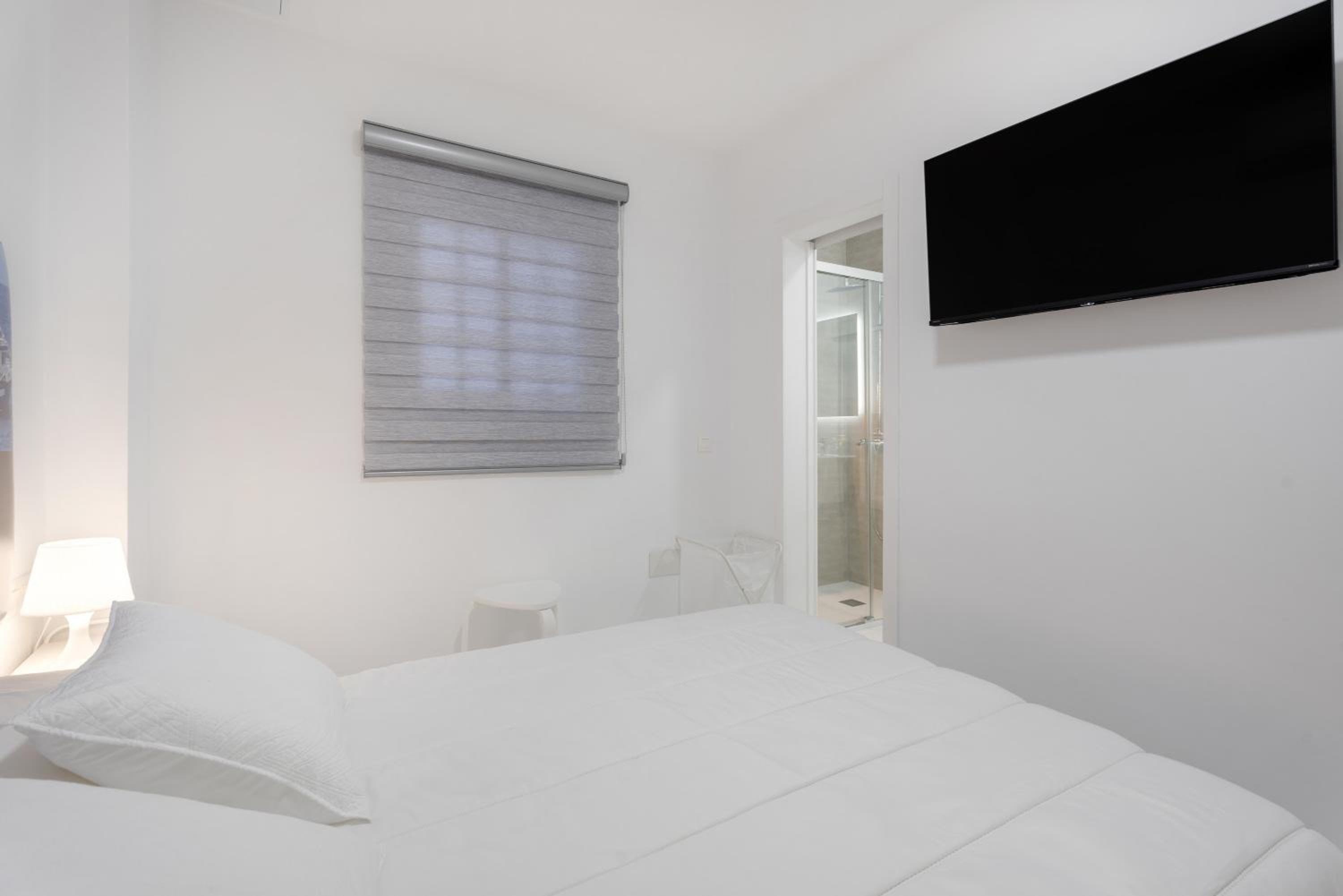 Deluxe Double Room with Shower photo 3