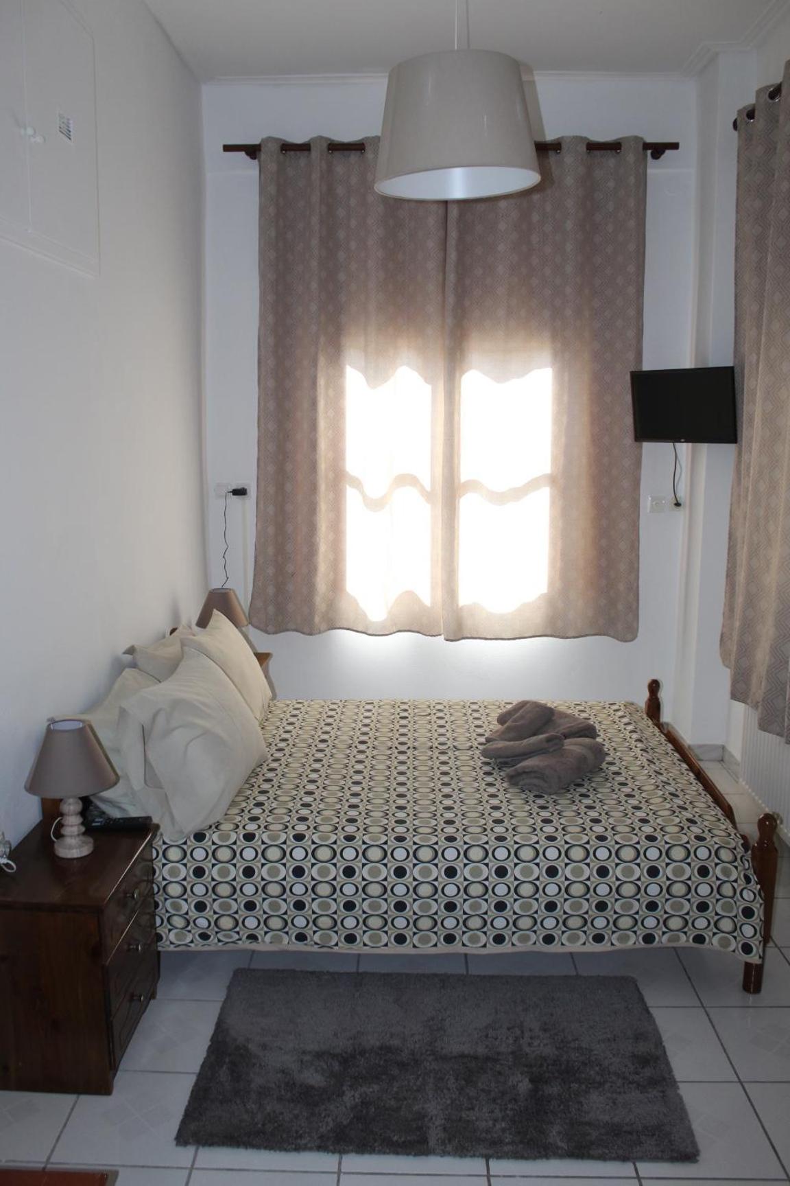 One-Bedroom Apartment photo 1
