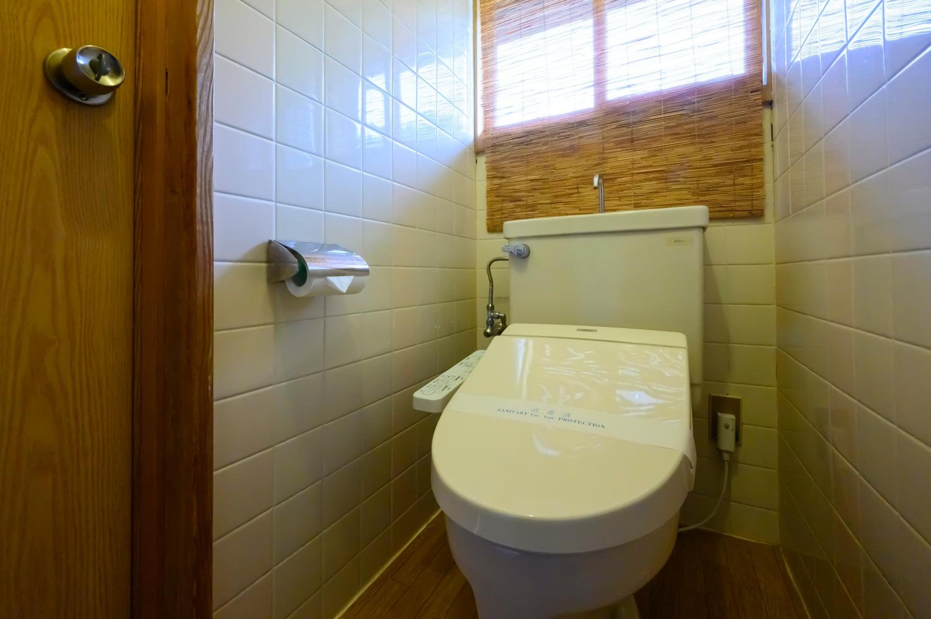 Family Room With Shared Bathroom photo 2