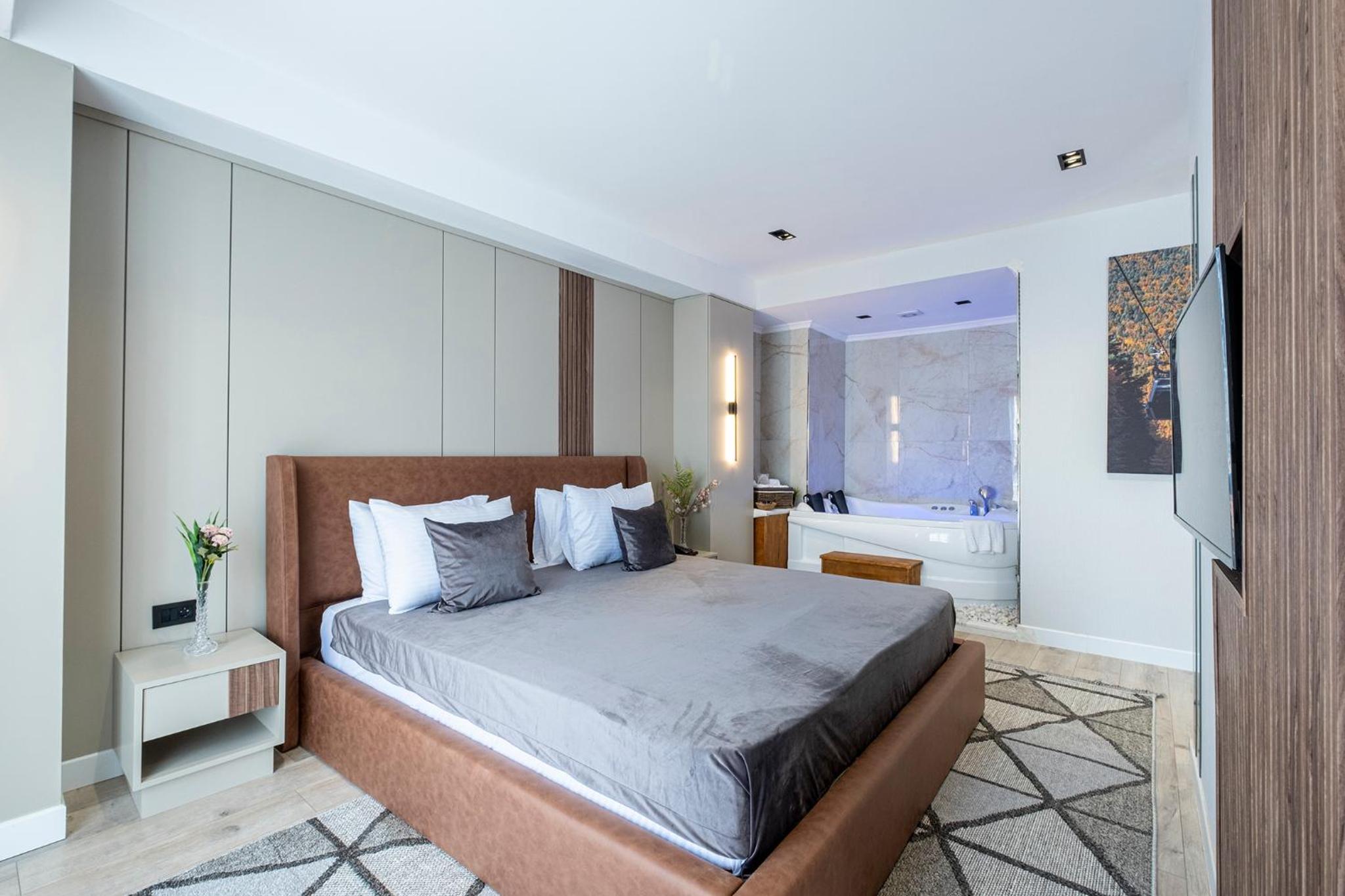 Suite with Hot Tub