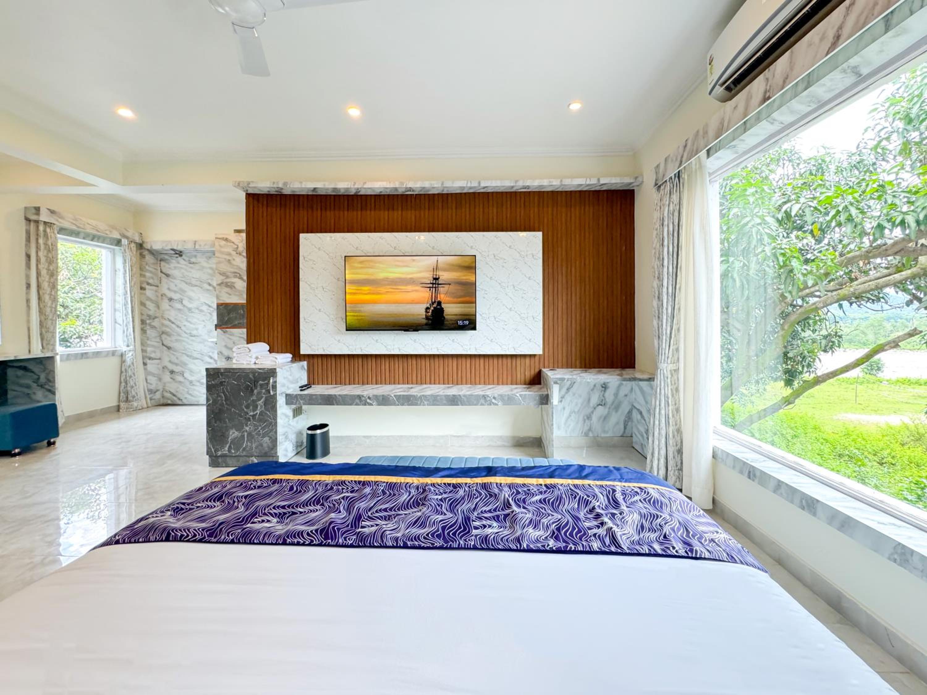Deluxe Double Room With Extra Bed photo 1