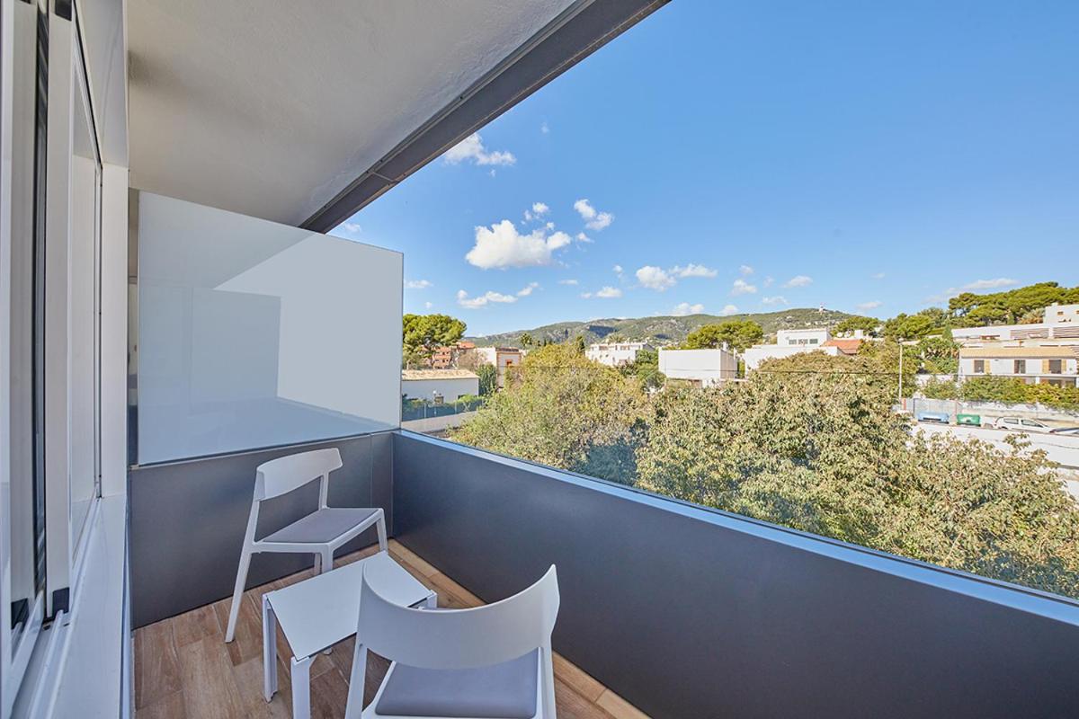 Double or Twin Room with Balcony  (2 Adults + 1 Child) - Photo 3