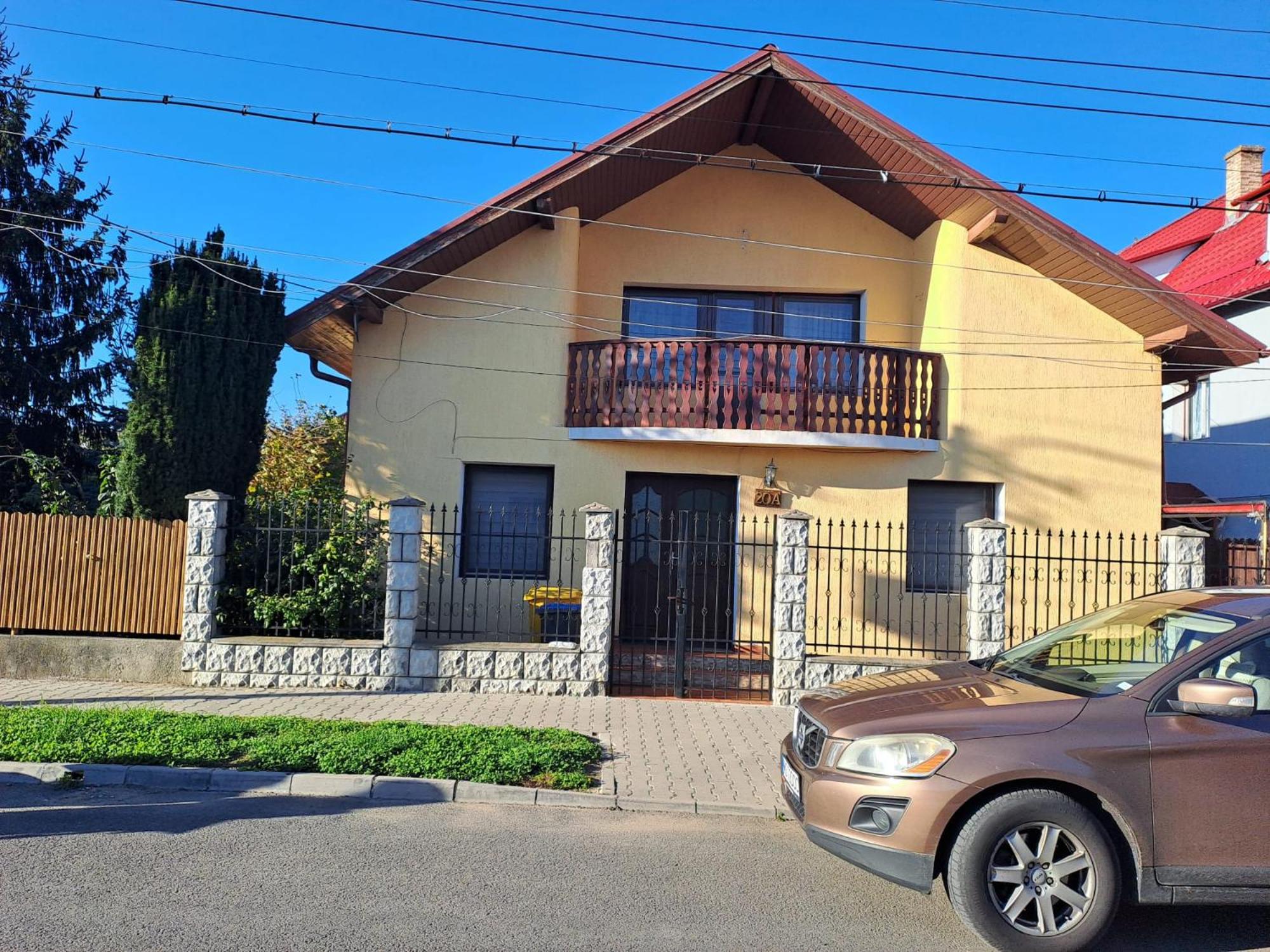 Two-Bedroom Apartment with Balcony and Terrace photo 2