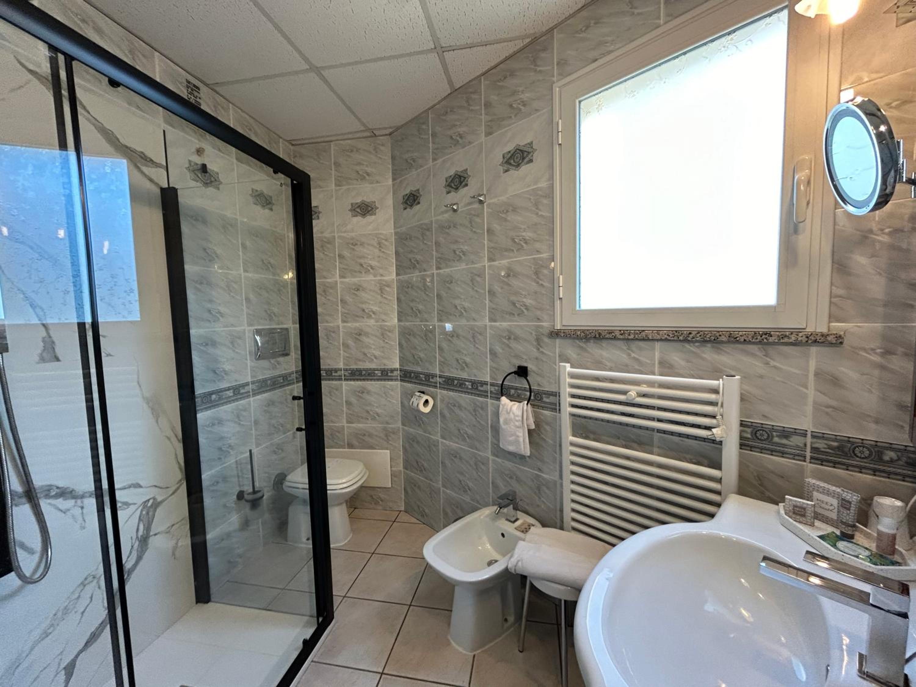 Deluxe Junior Suite photo 3