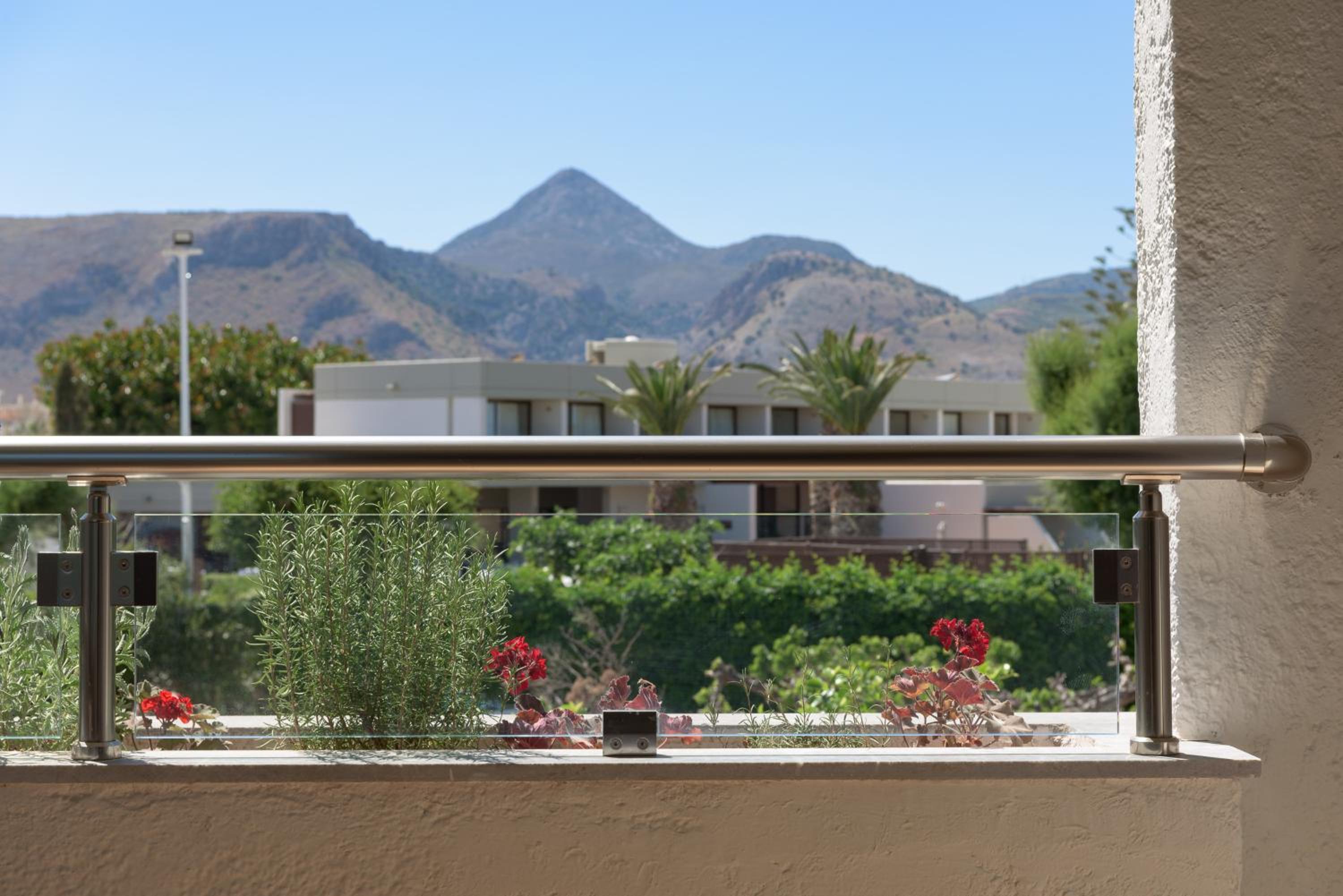Double Room with Garden View - Photo 3