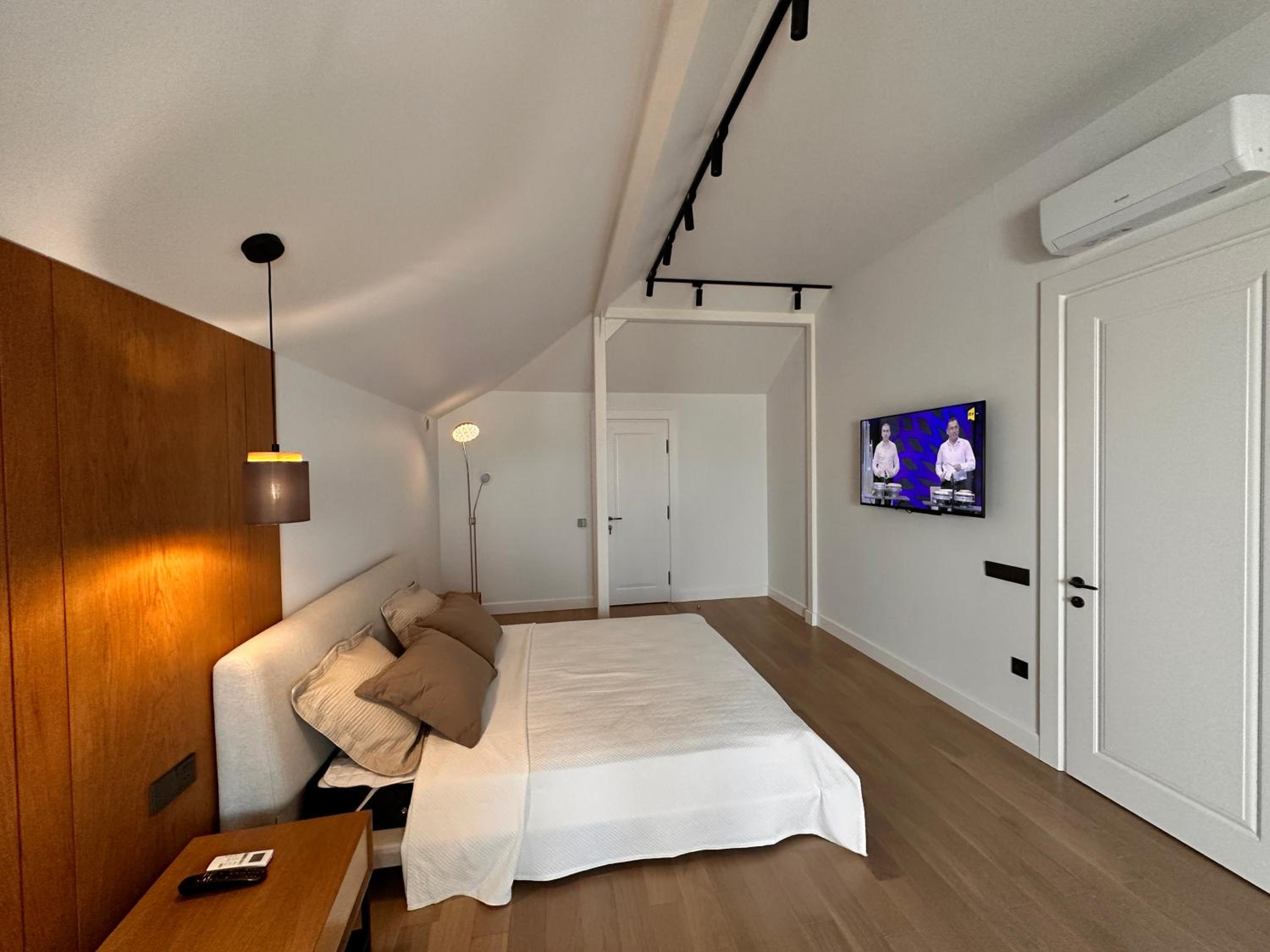 Villa photo 2