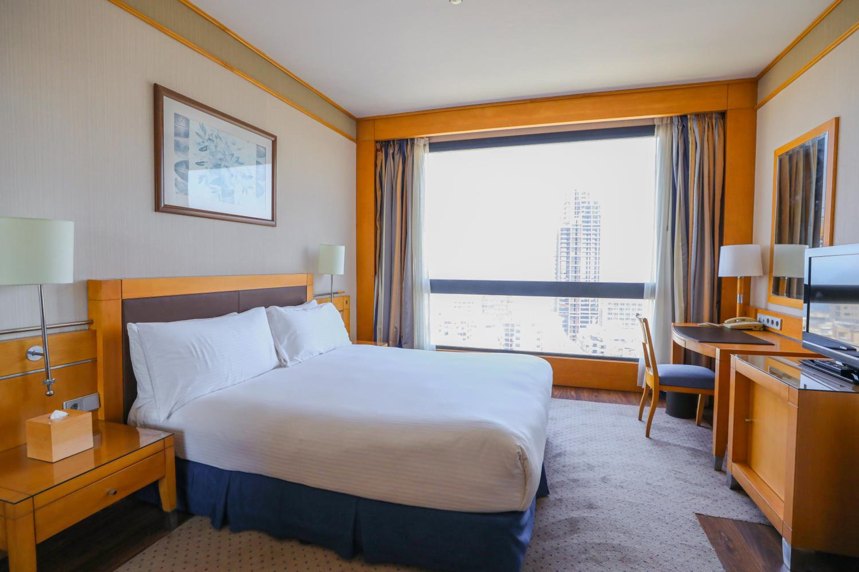 Standard Room, 1 King Bed, Smoking, City View