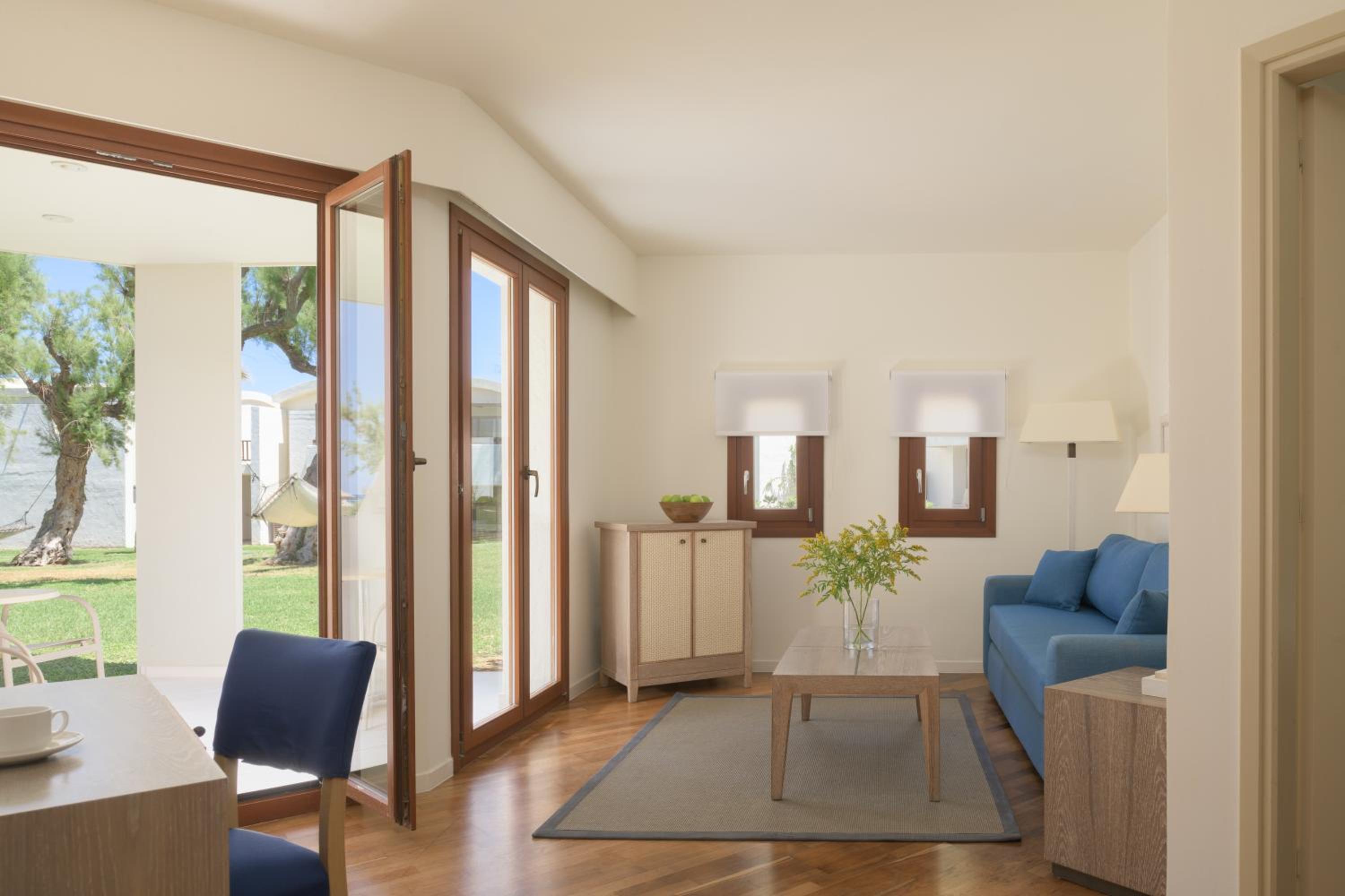 One-Bedroom Suite - Photo 4
