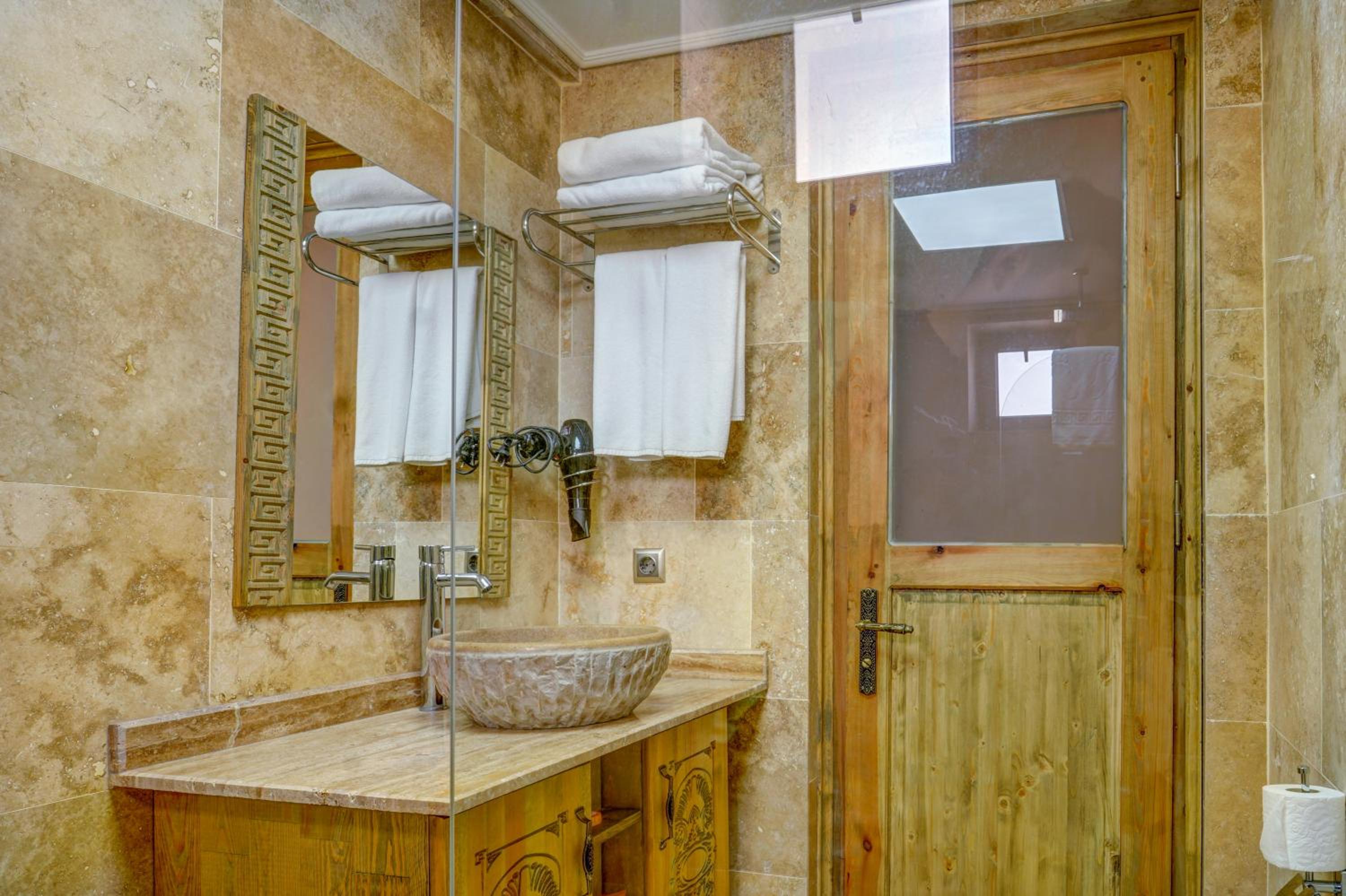 Standard King Room photo 3