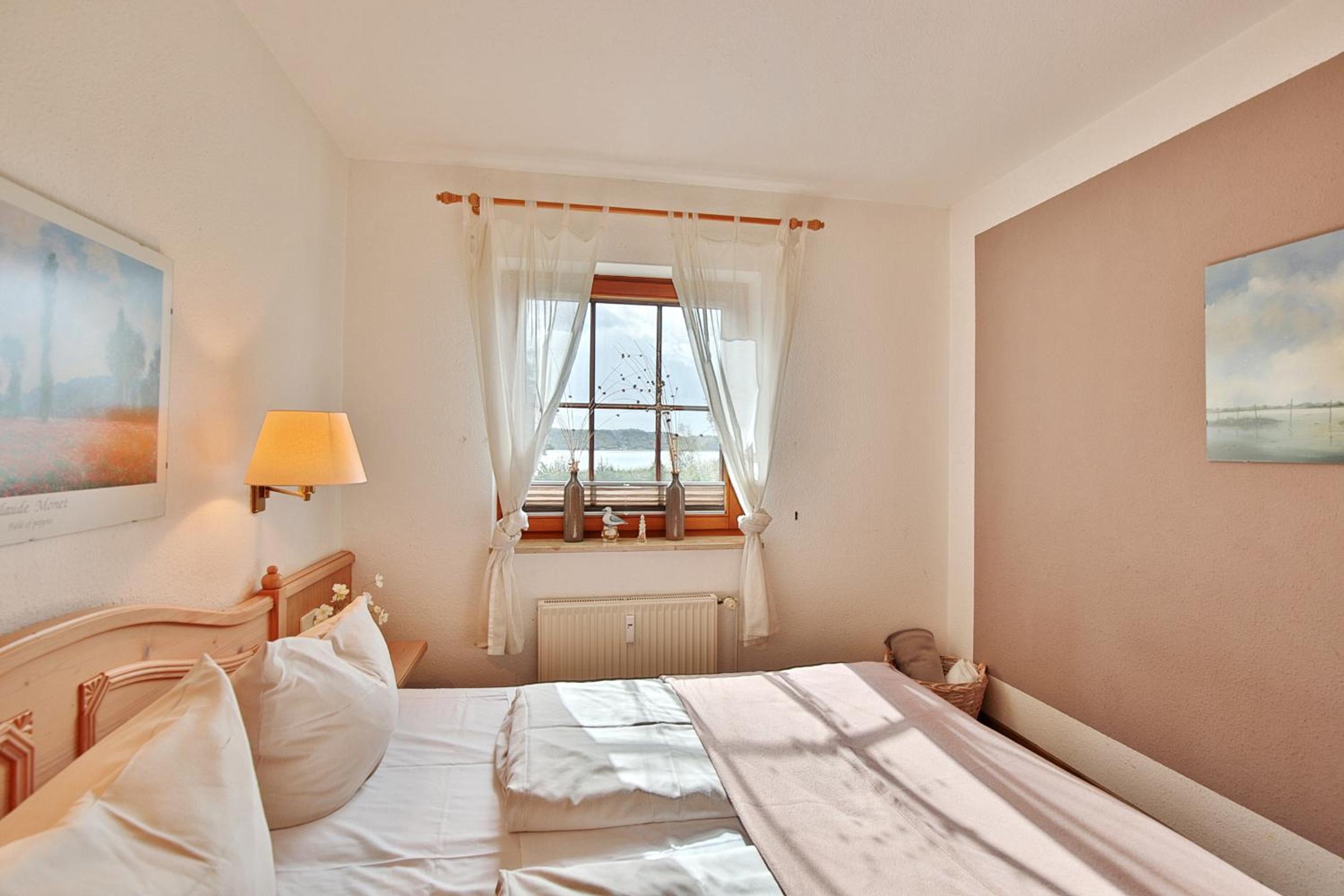Apartment with Balcony photo 3