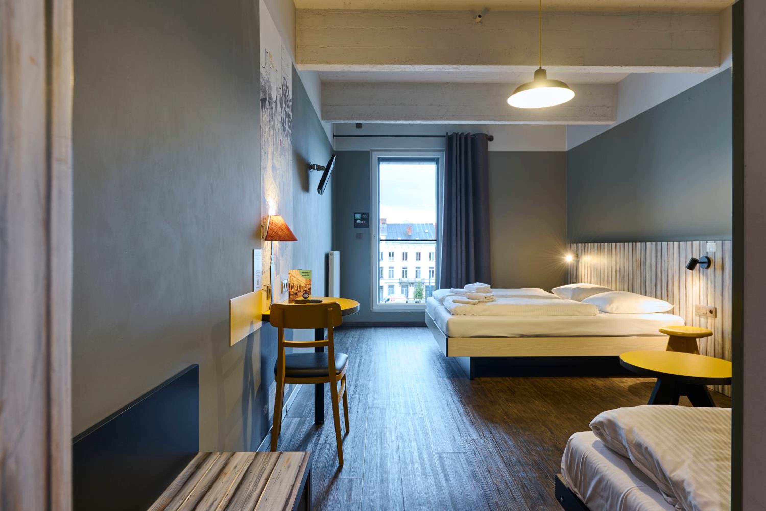 Double Room for Single Use
