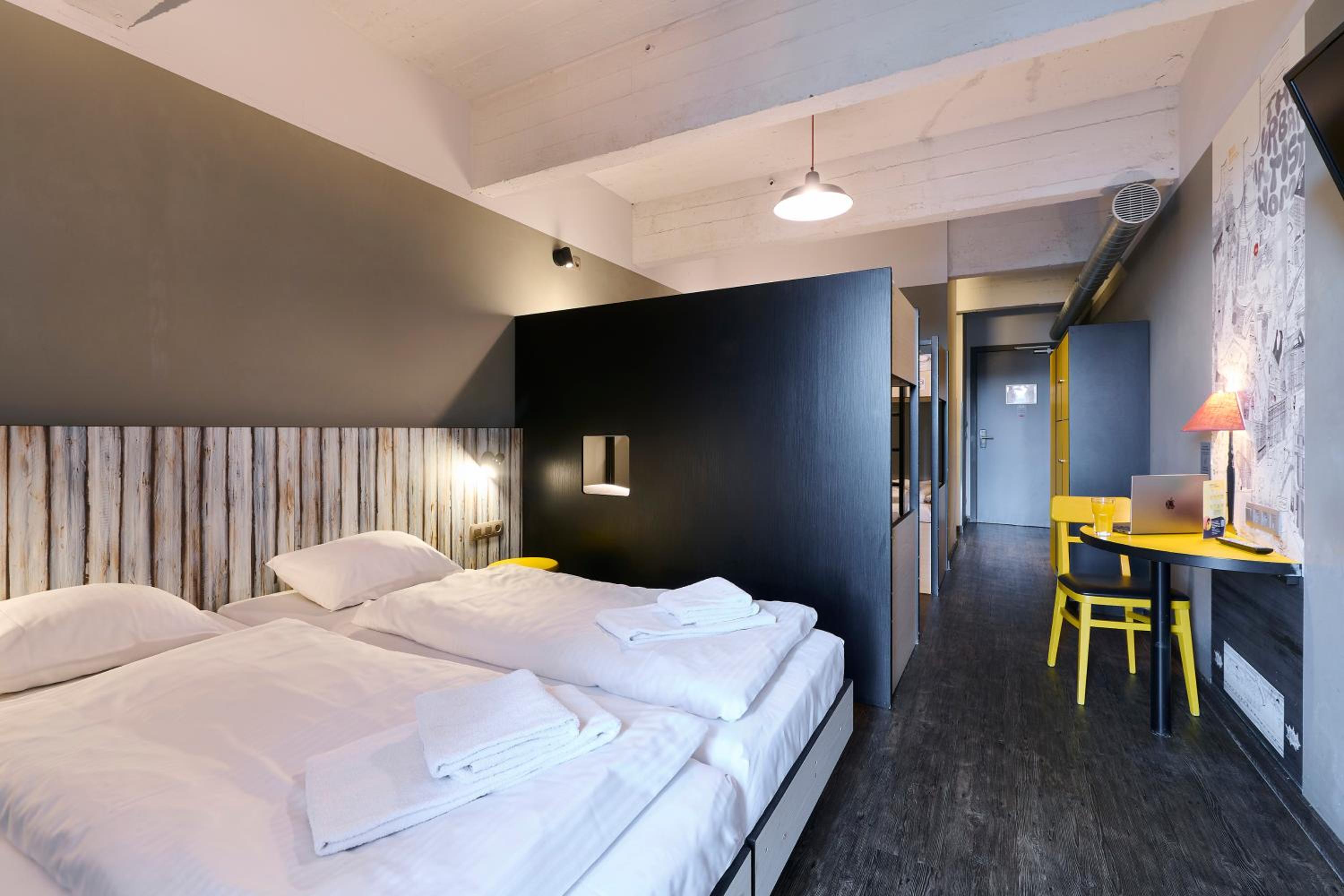 6-Bed Room