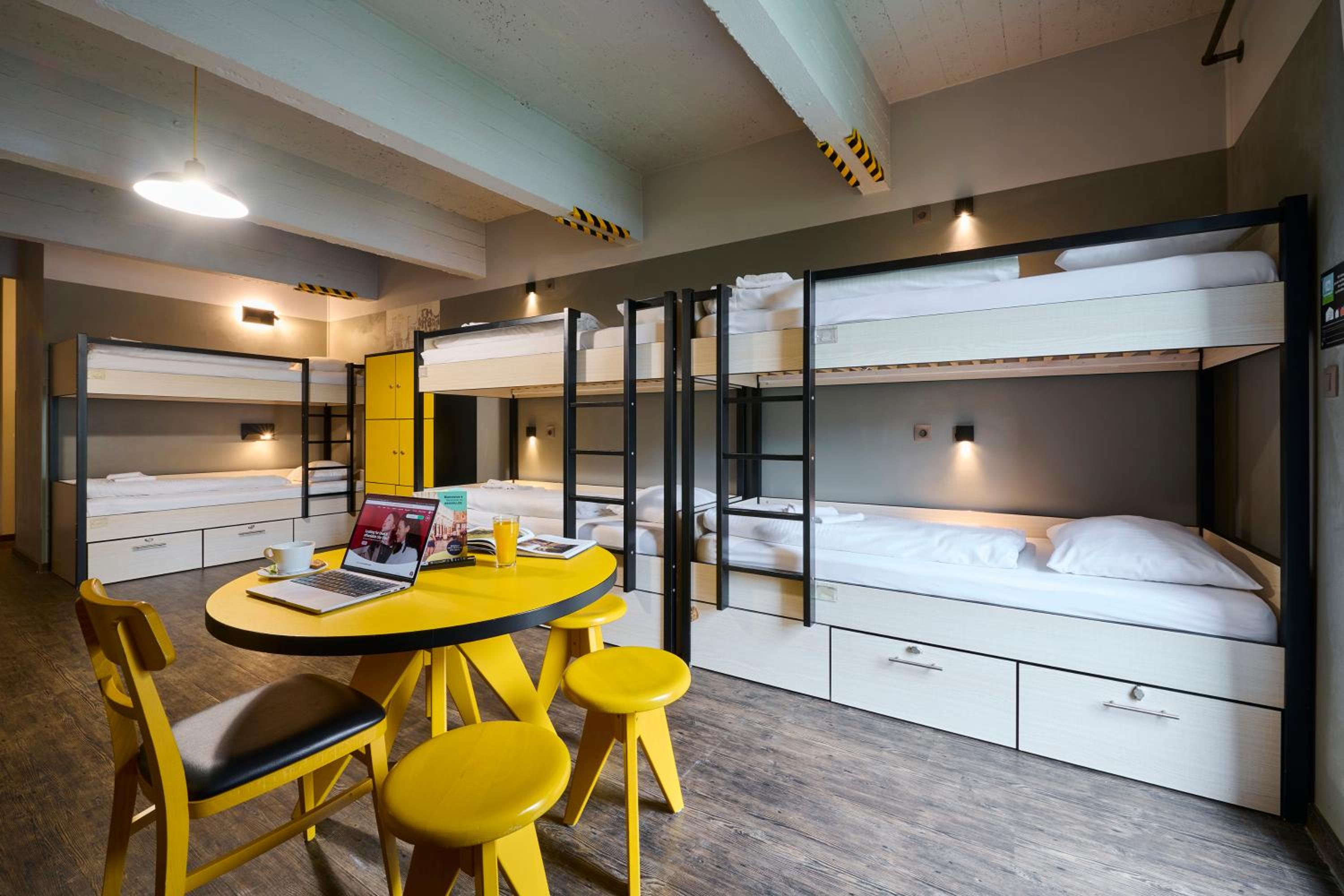Bed in 10-Bed Mixed Dormitory Room