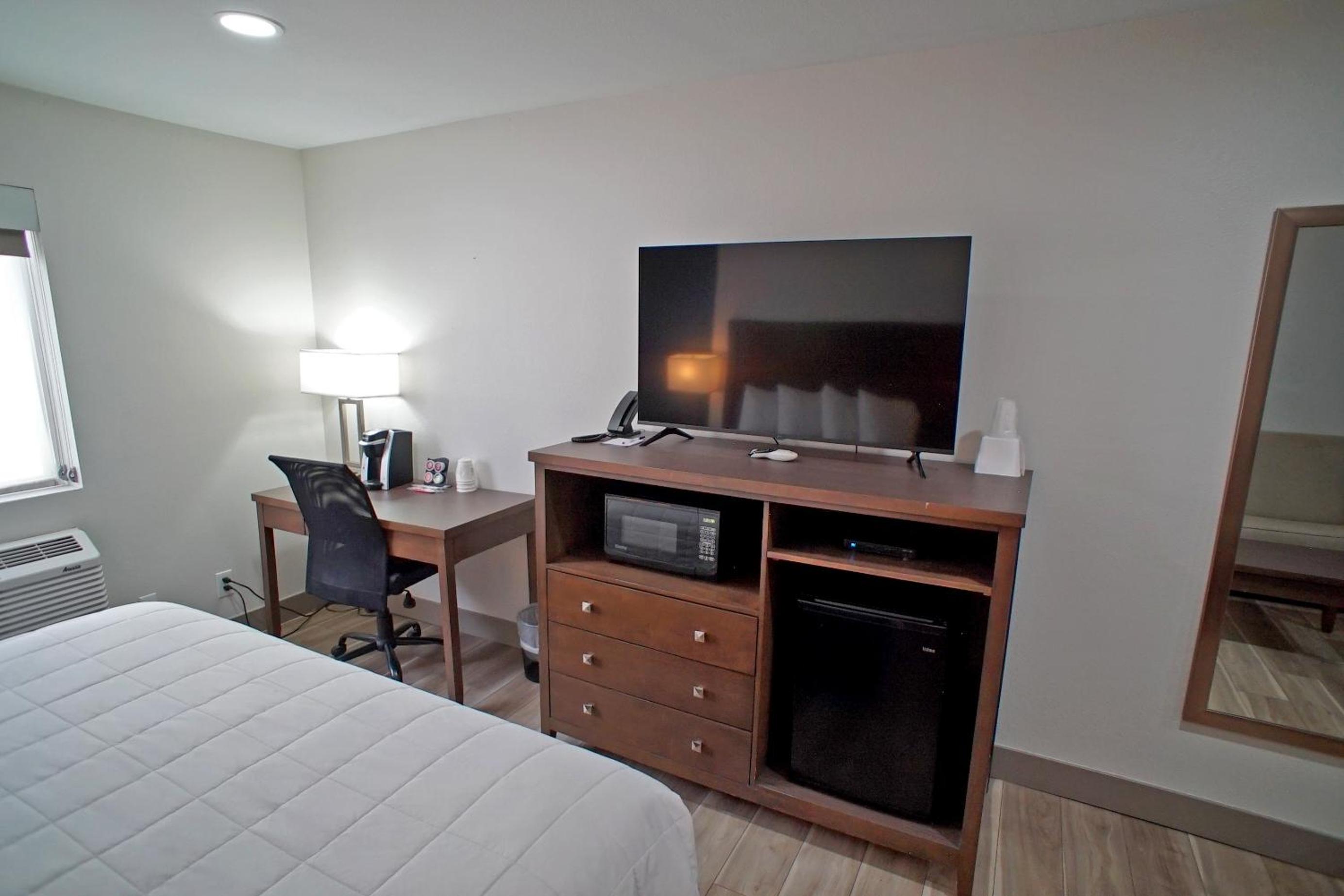 King Room - Non-Smoking - Photo 10