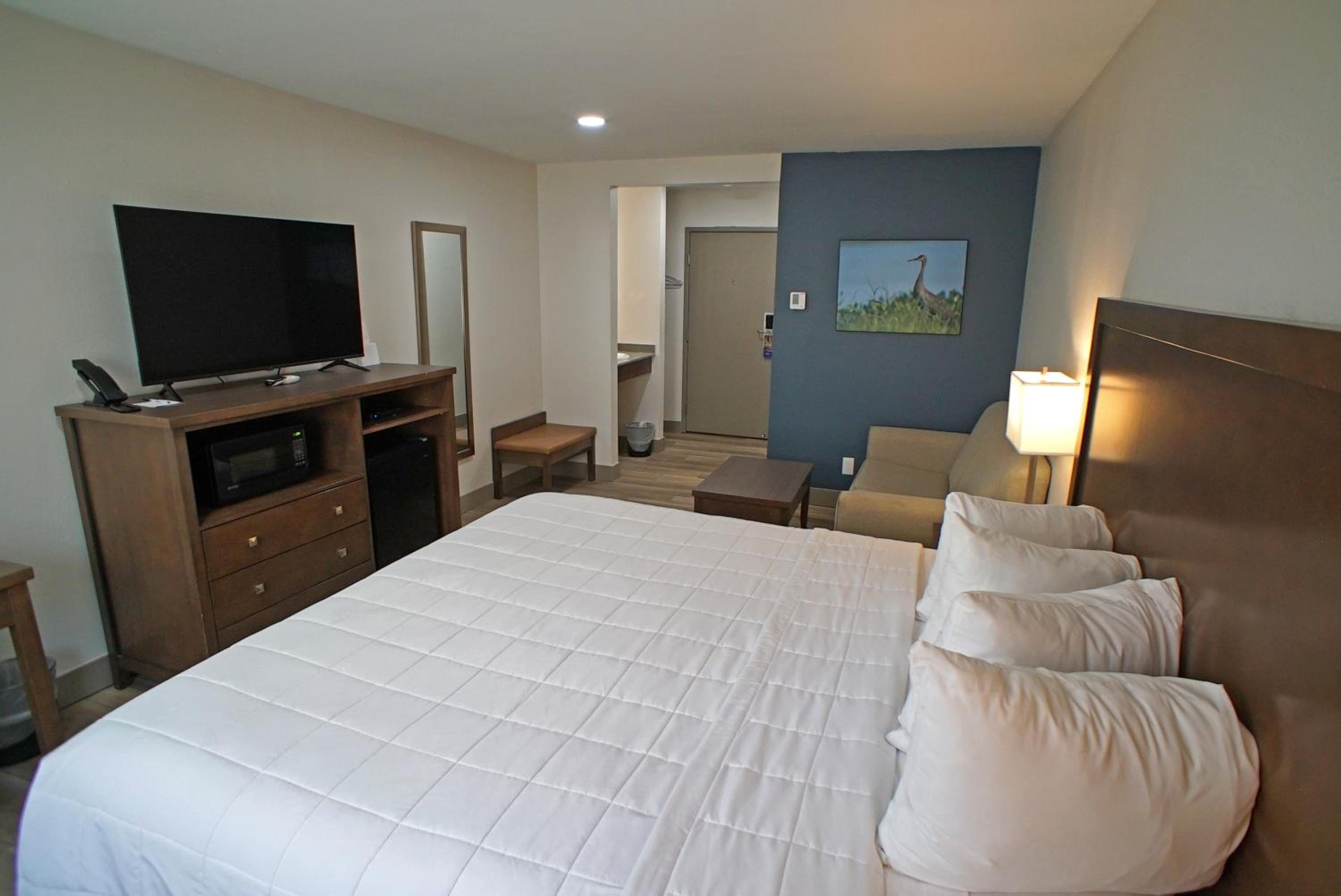 King Room - Non-Smoking - Photo 3