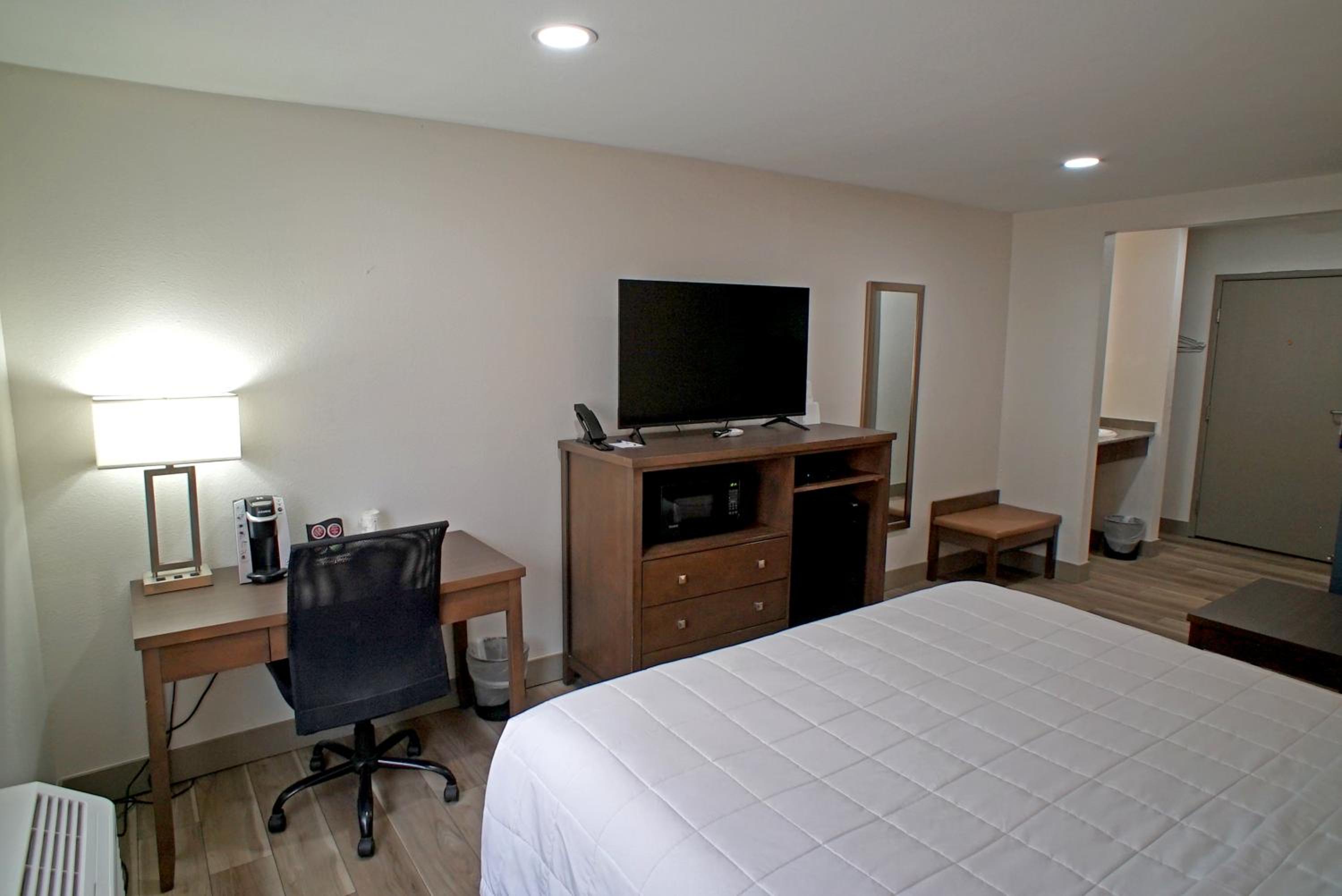 King Room - Non-Smoking - Photo 13