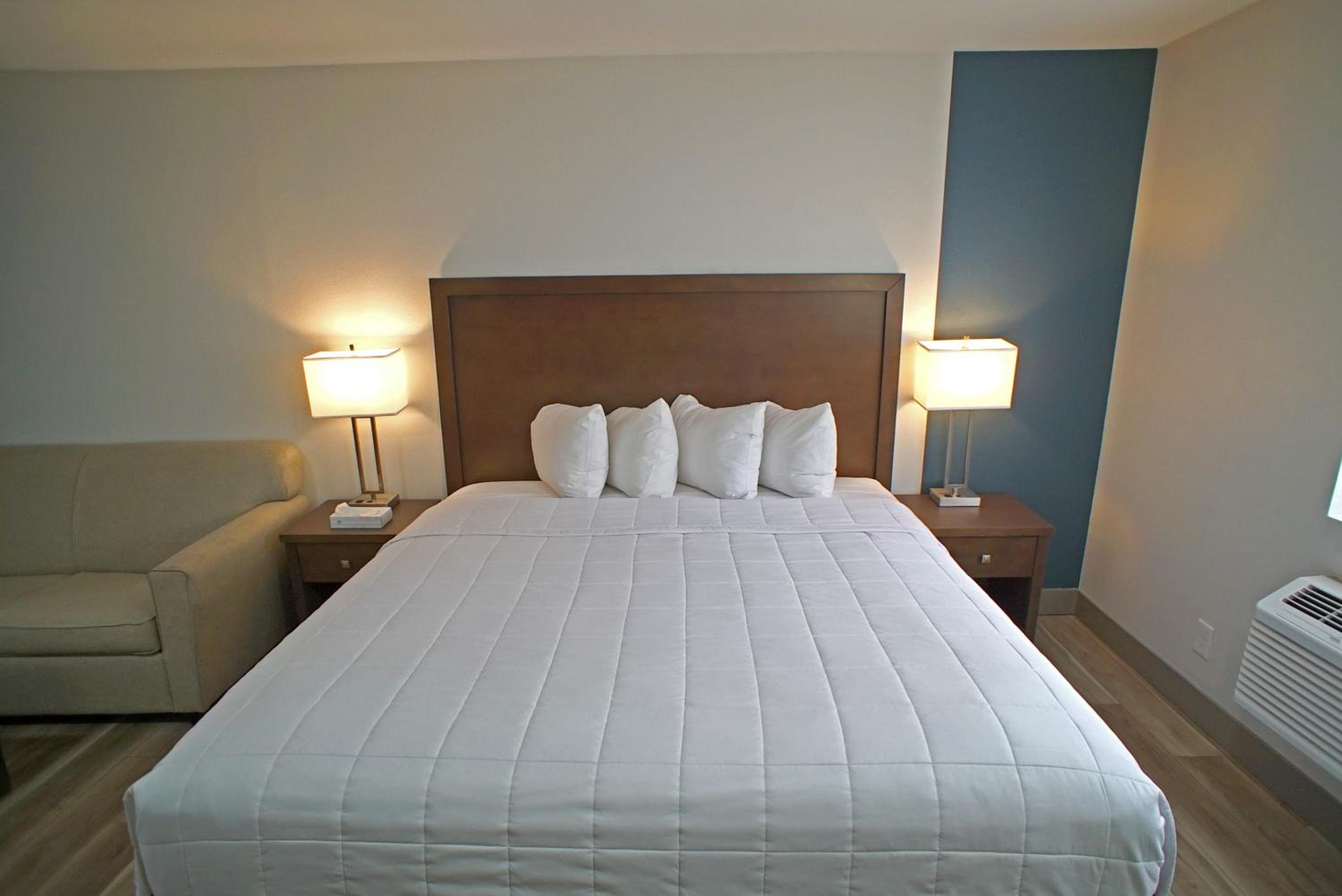 King Room - Non-Smoking - Photo 12