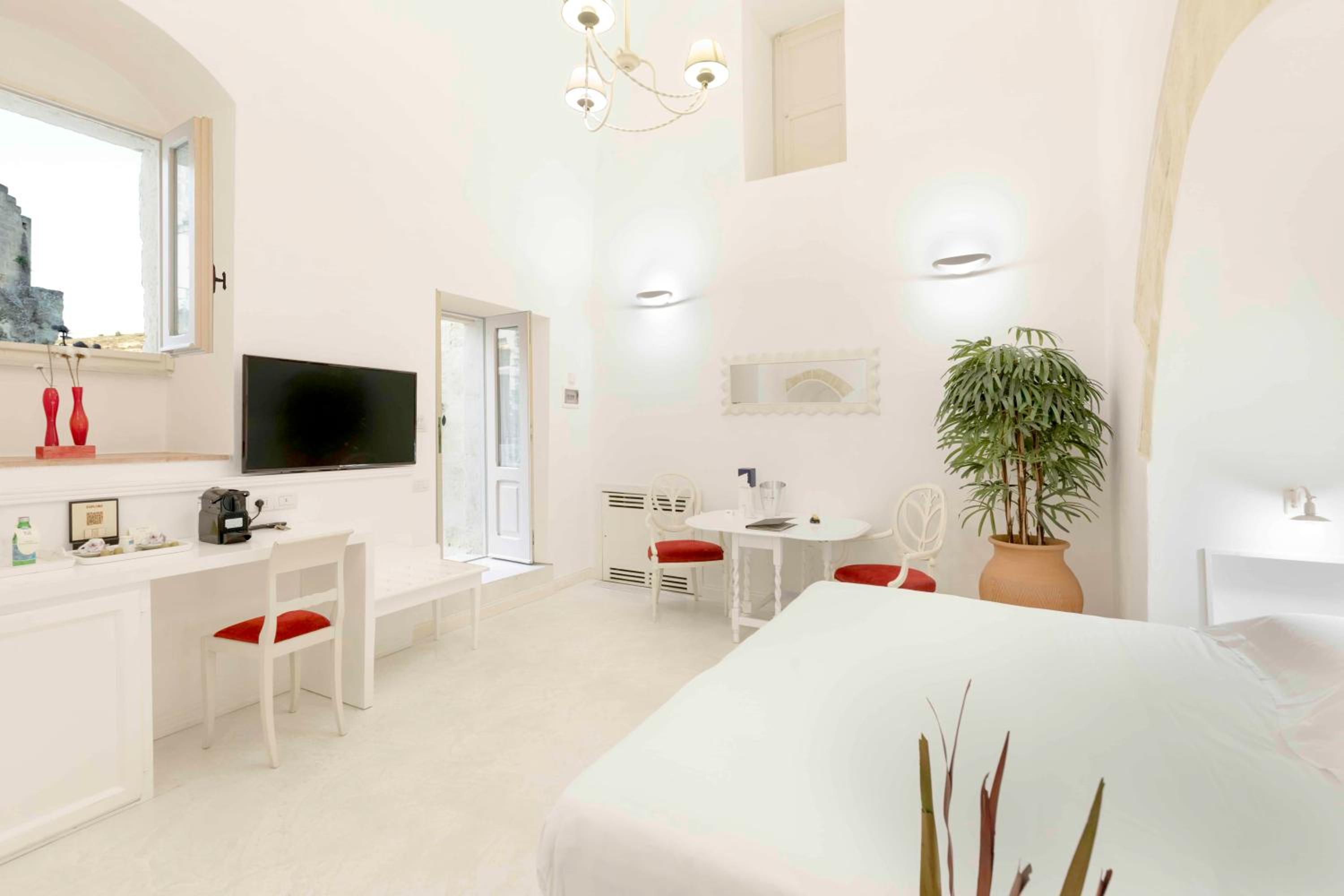Double Room with Patio - Photo 2