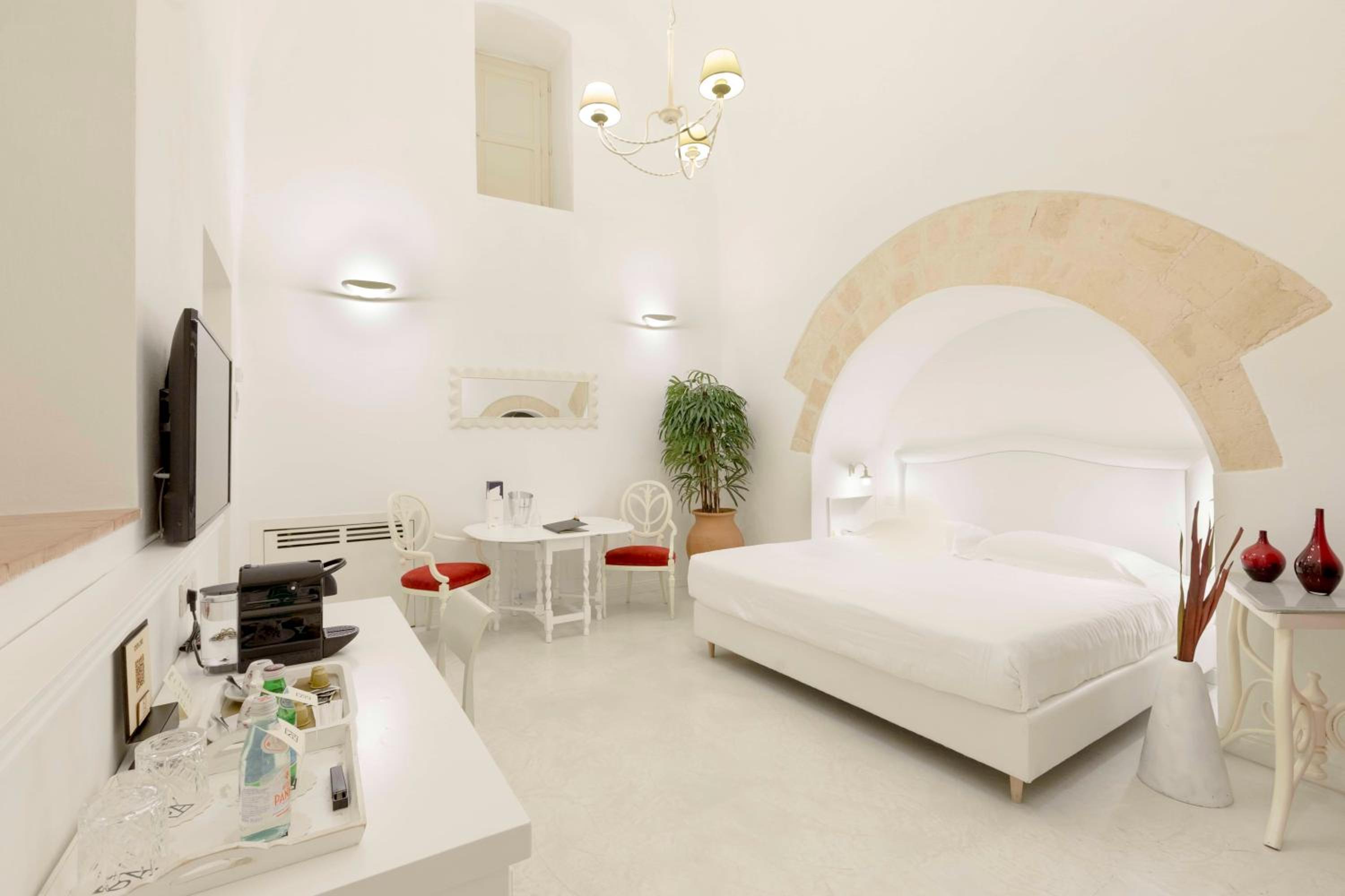 Double Room with Patio - Photo 3