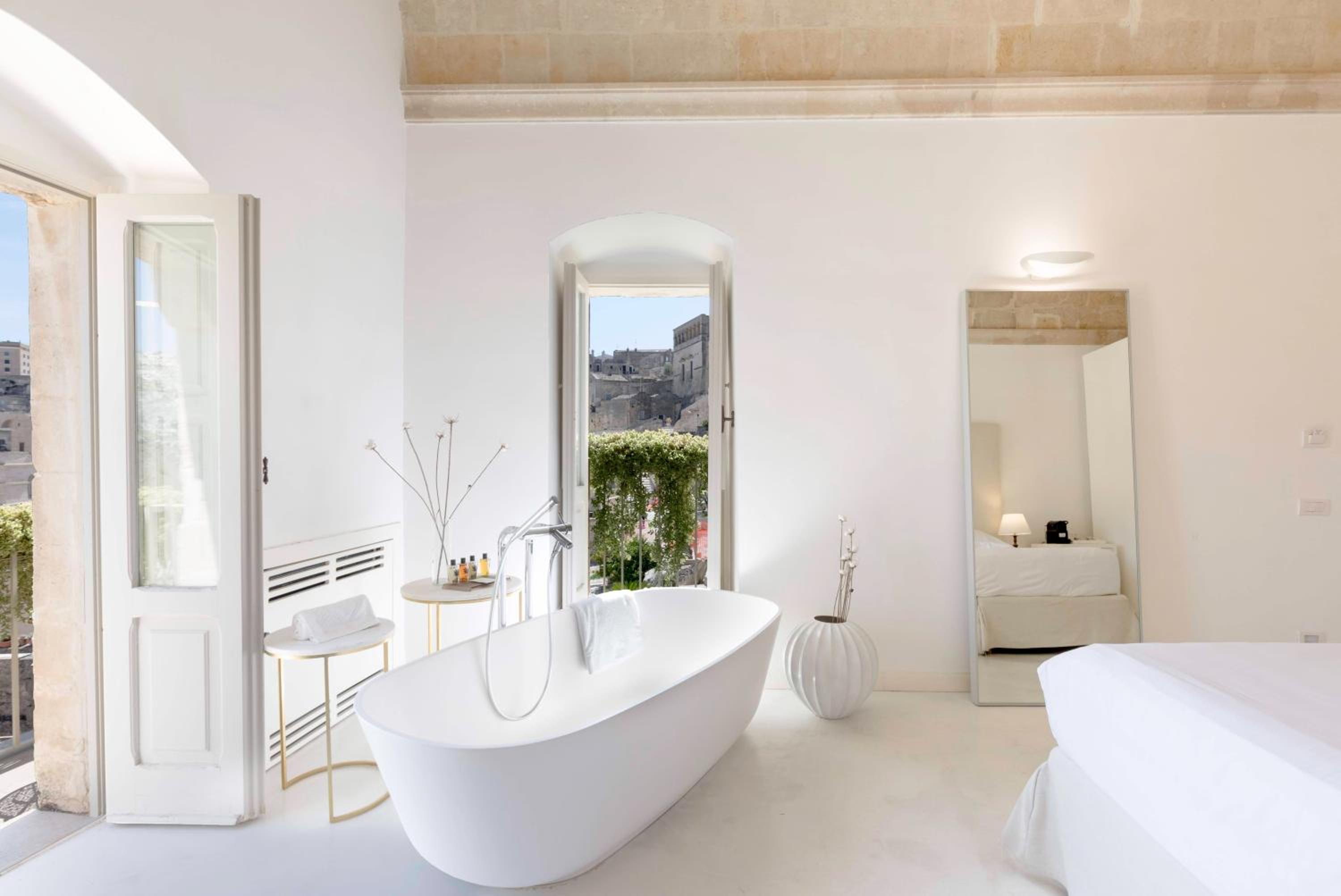  Double Room with City View - Photo 9