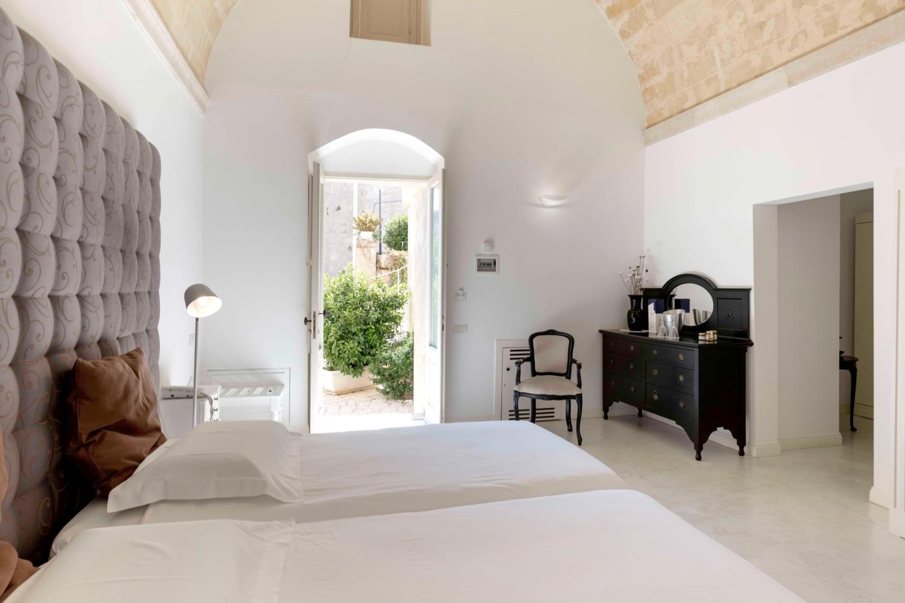  Double Room with City View - Photo 6
