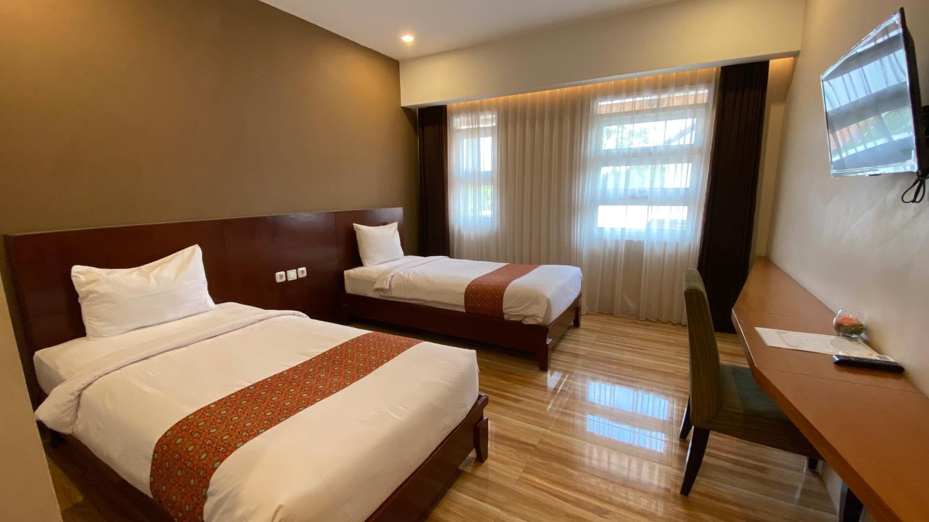 Twin Room with City View