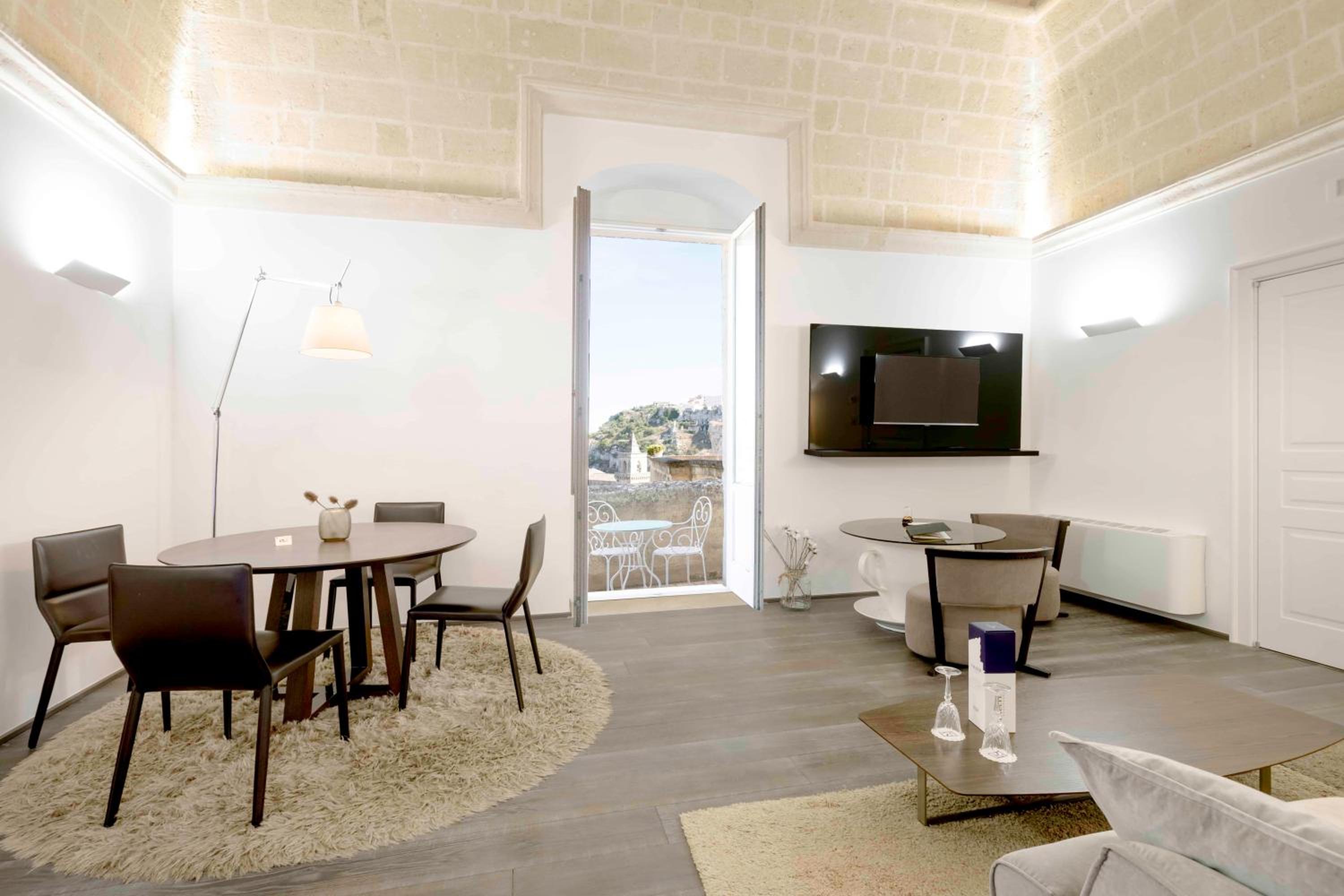 Large Double Room With City view - Photo 13