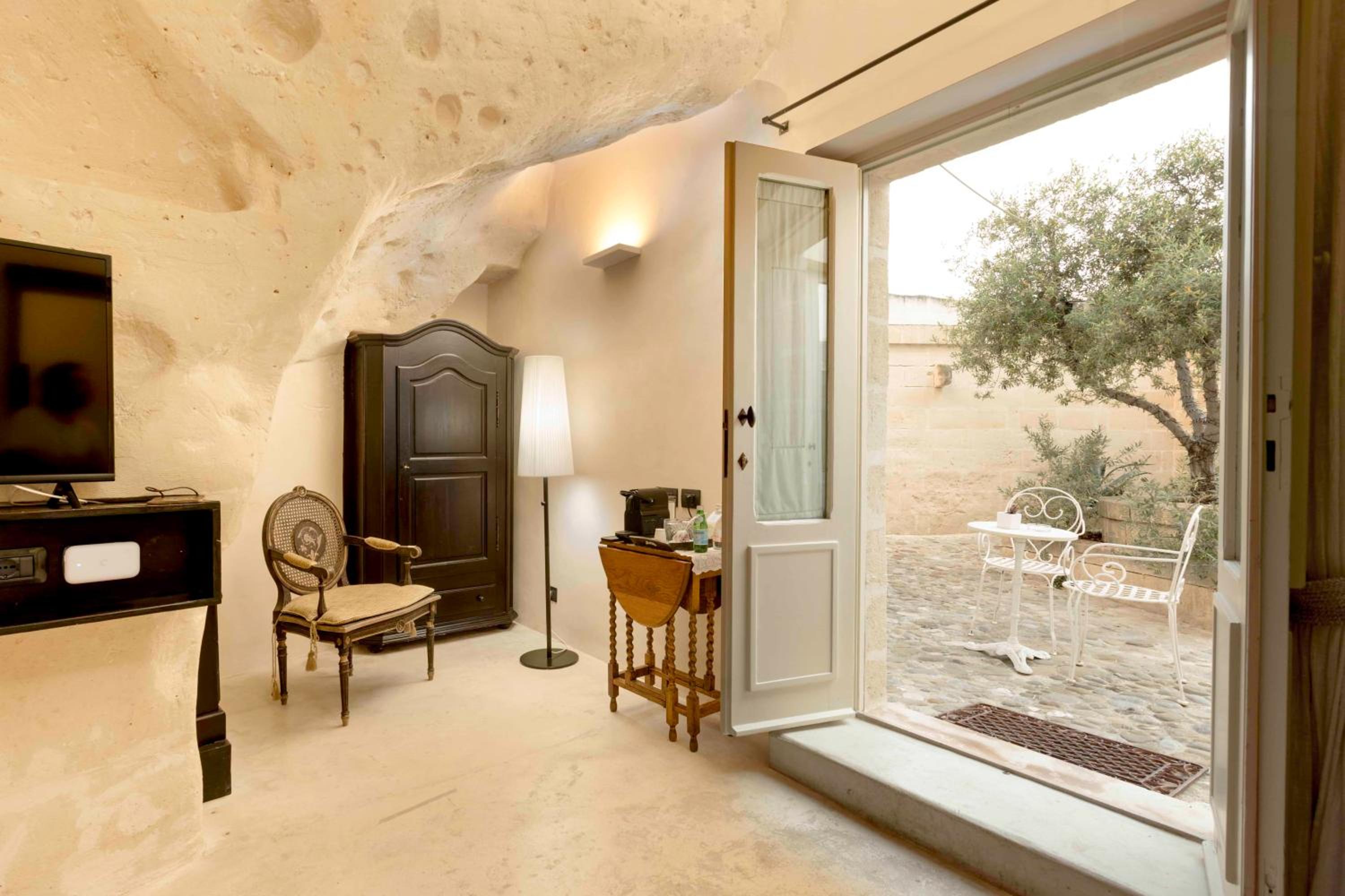 Double Room with Patio - Cave - Photo 4