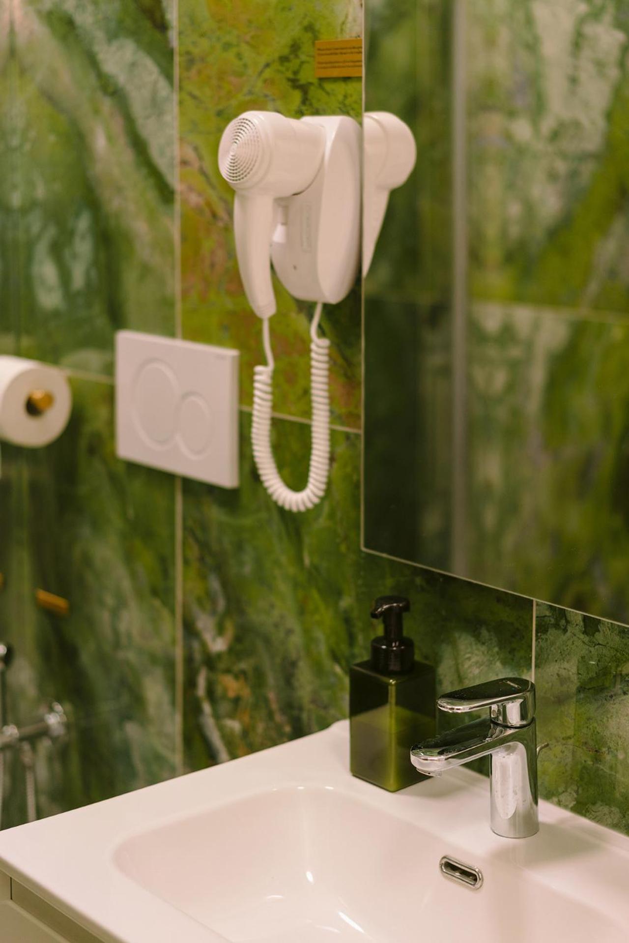 Double Room with Private Bathroom photo 3