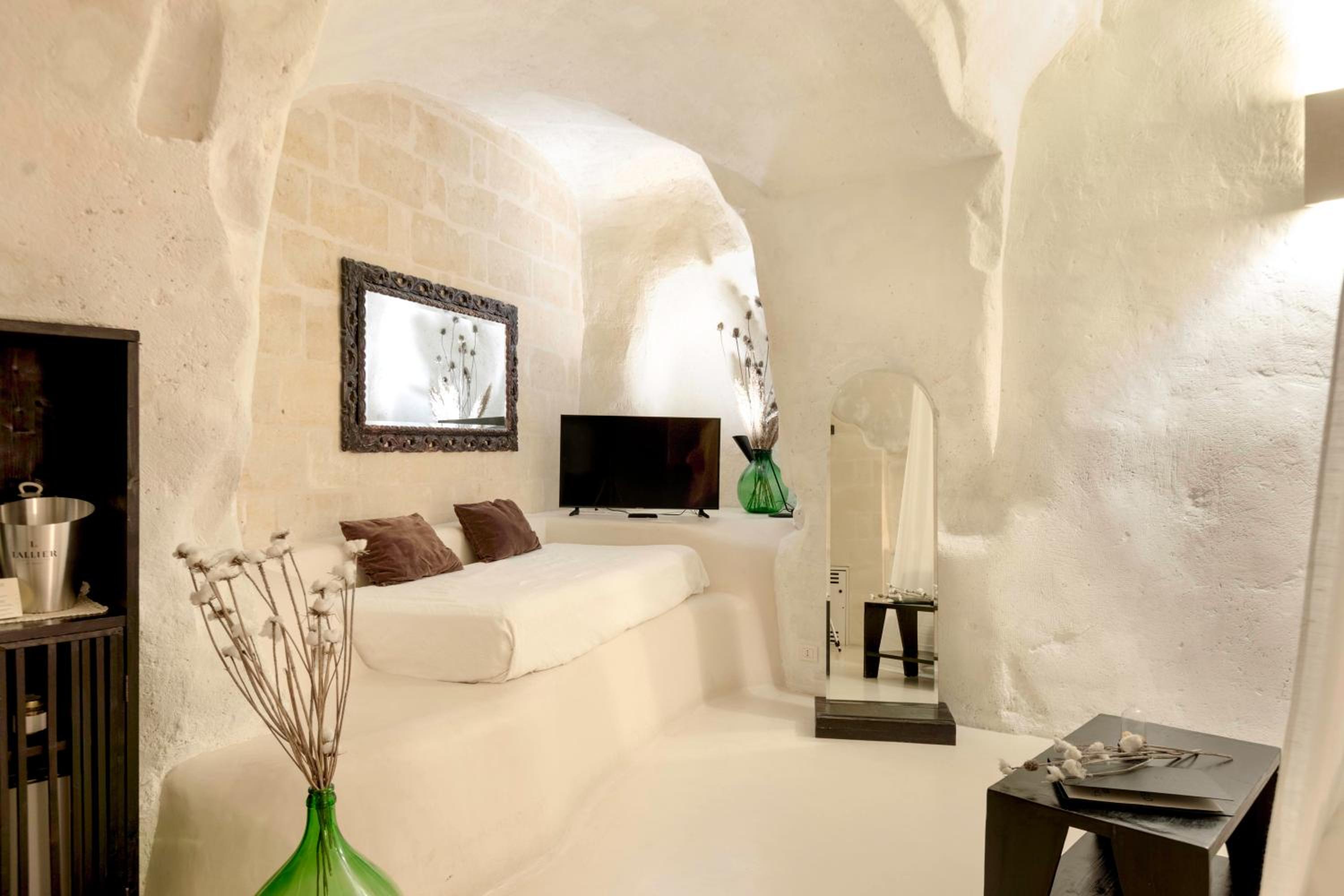 Double Room with city view - Cave - Photo 6