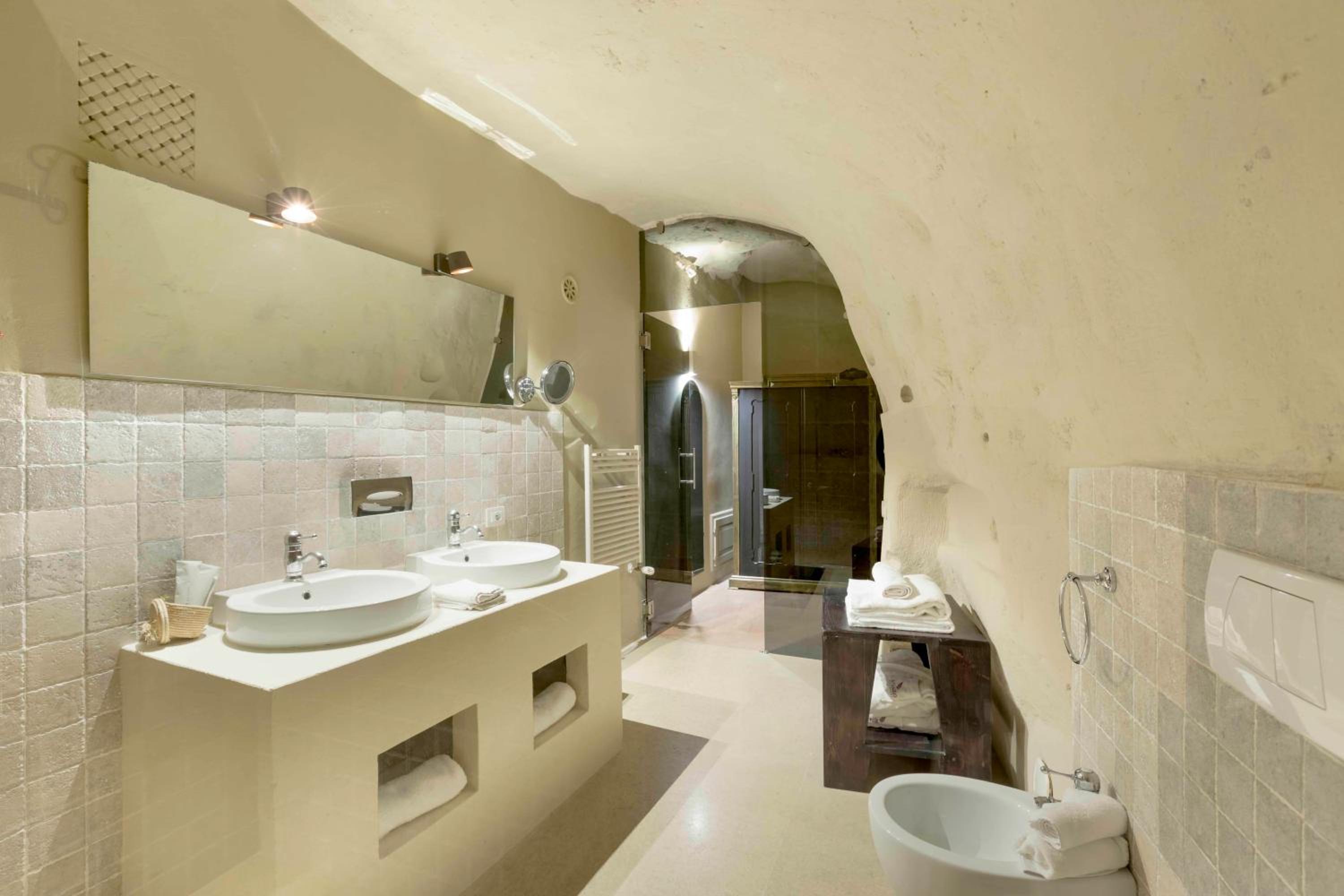 Large Double Room - Cave - Photo 9
