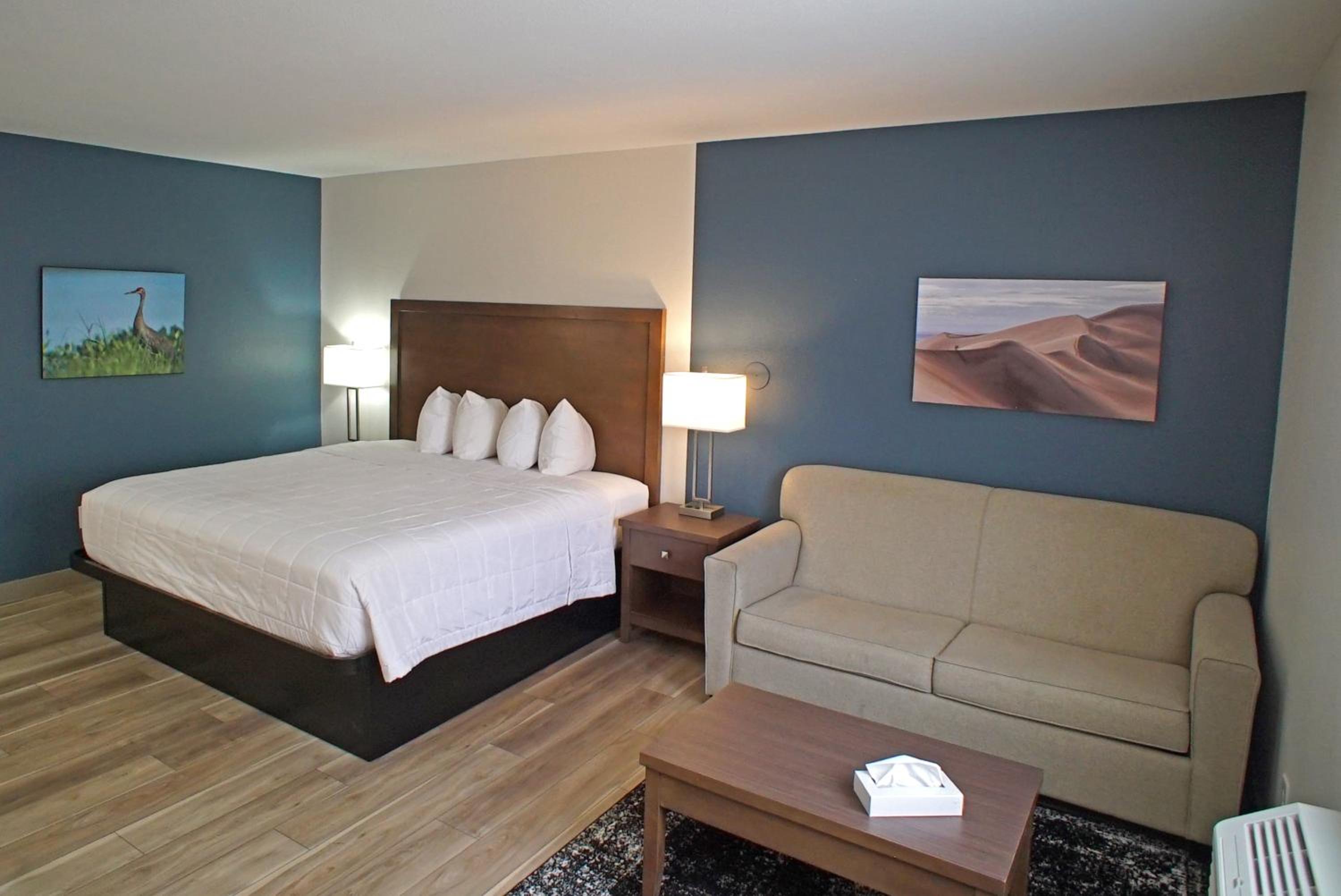 King Suite - Non-Smoking - Photo 1