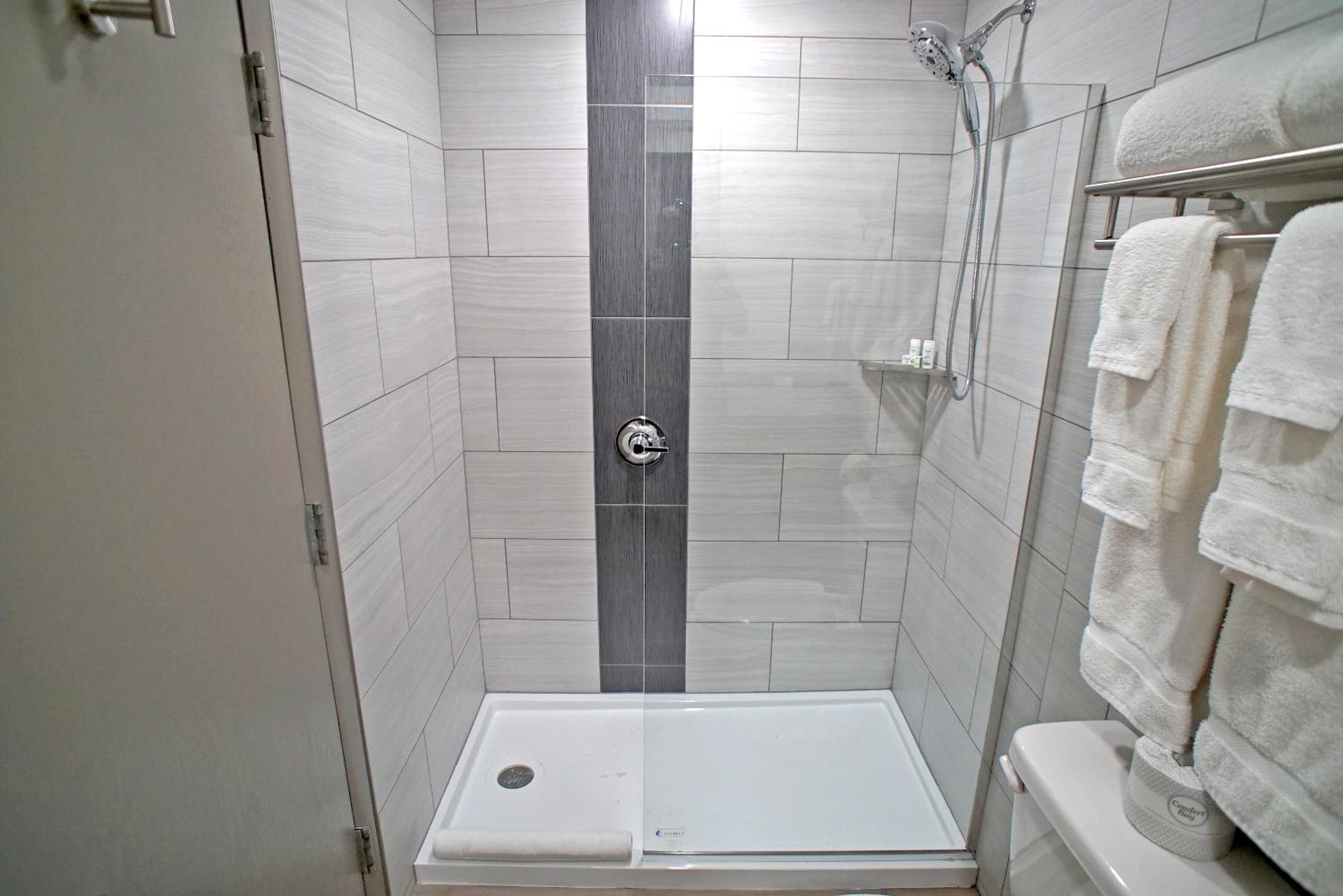 Suite with One King and One Twin Bed - Non-Smoking - Photo 3