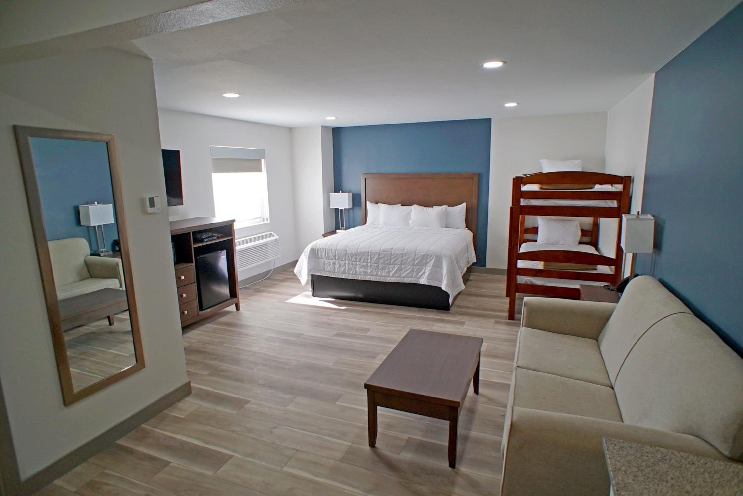 Suite with One King and One Twin Bed - Non-Smoking - Photo 1