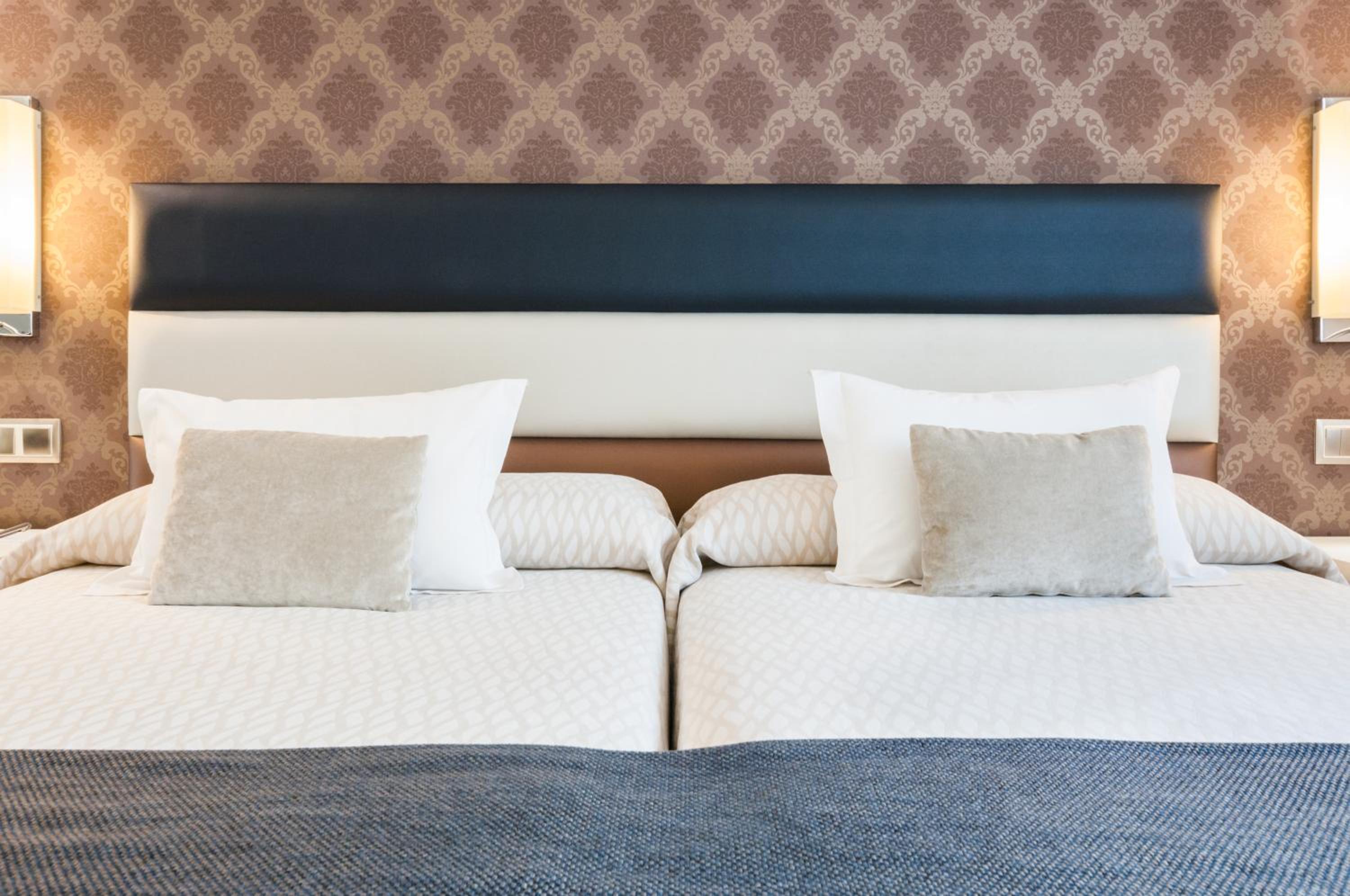 Deluxe Double or Twin Room - Photo 2