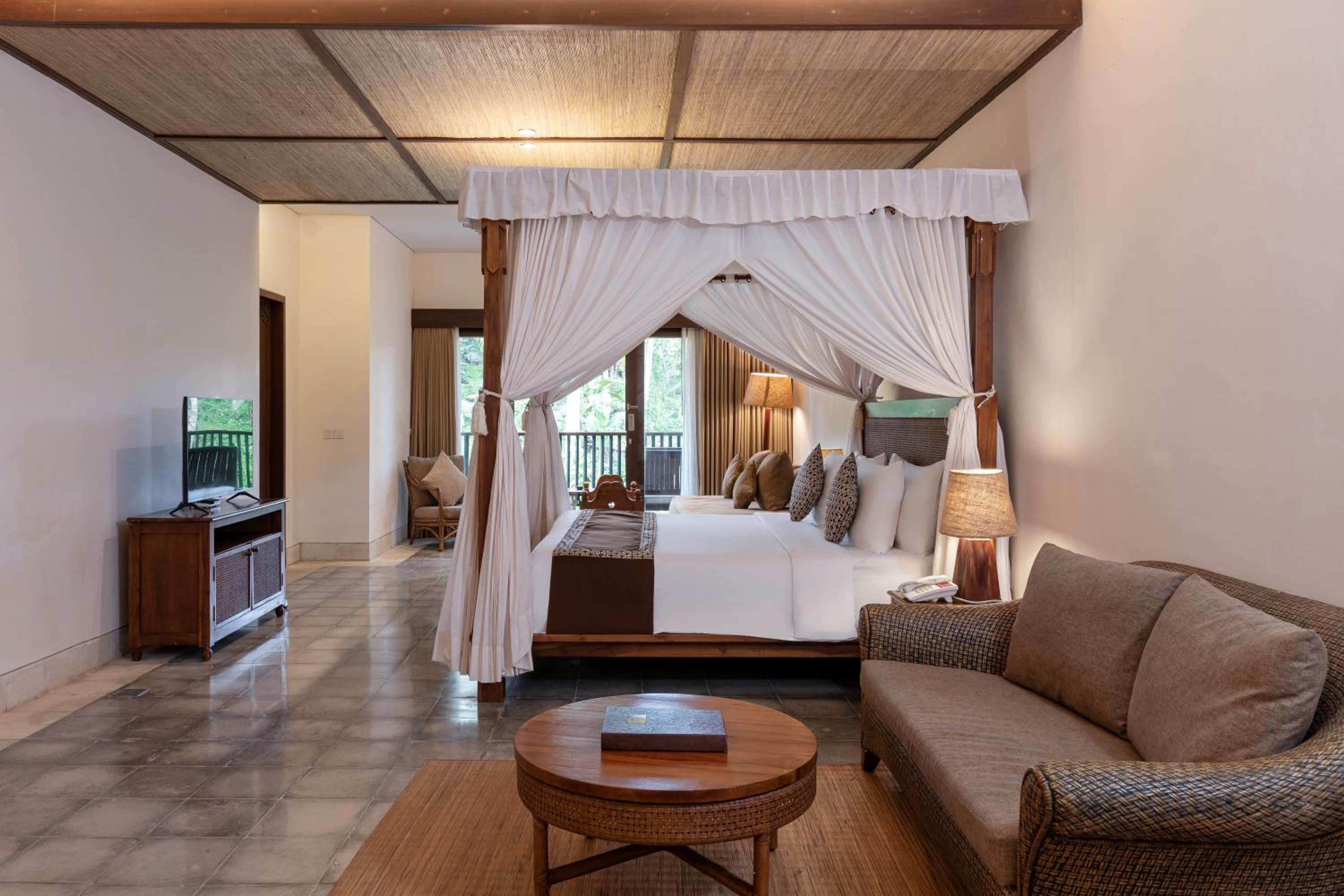 River Valley Suite with Private Jacuzzi