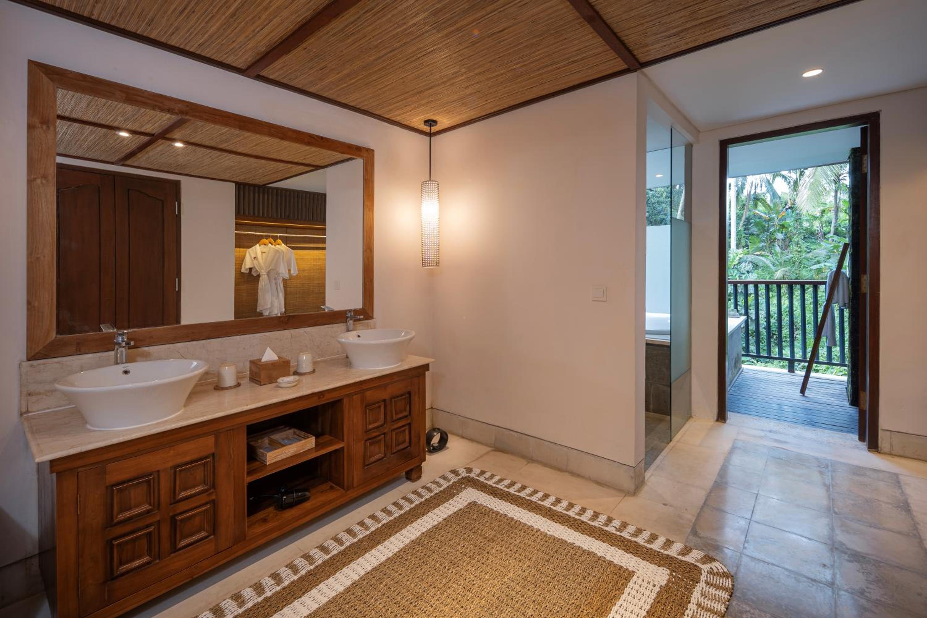 River Valley Suite with Private Jacuzzi thumbnail 5