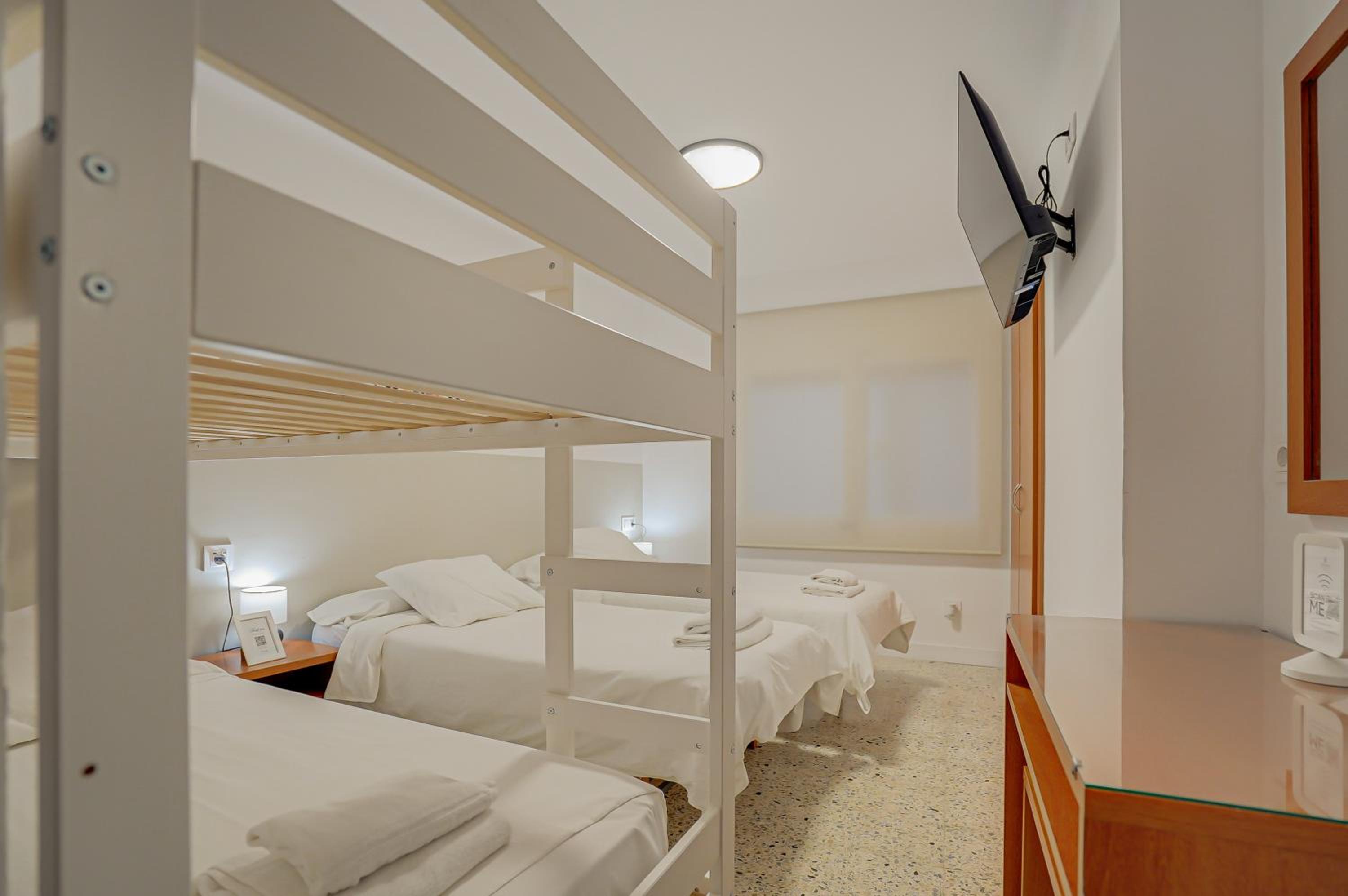 Standard Triple Room photo 2