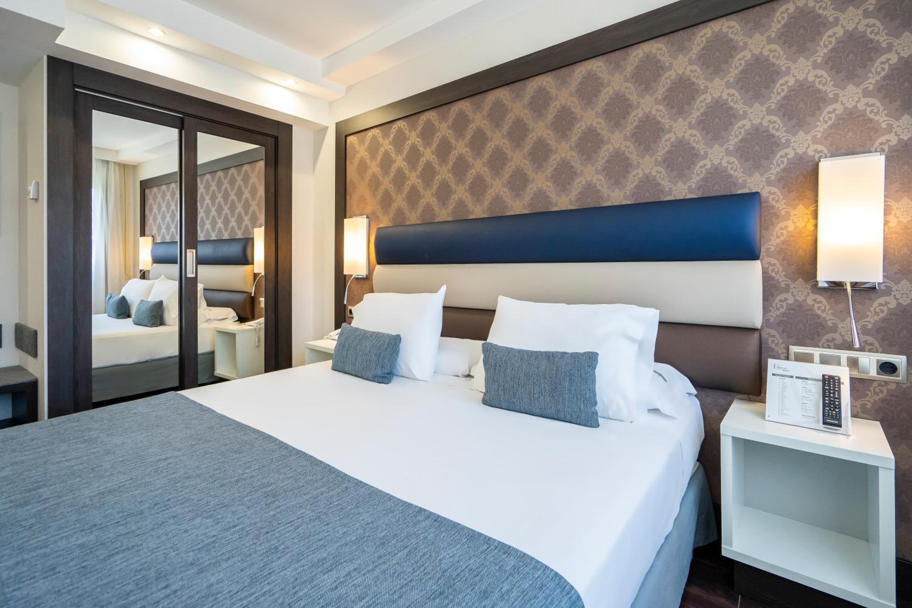 Deluxe Double or Twin Room - Photo 7