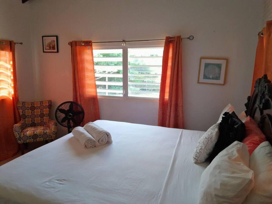 Three-Bedroom House photo 2