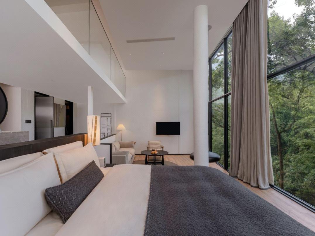 Superior Family Room photo 2