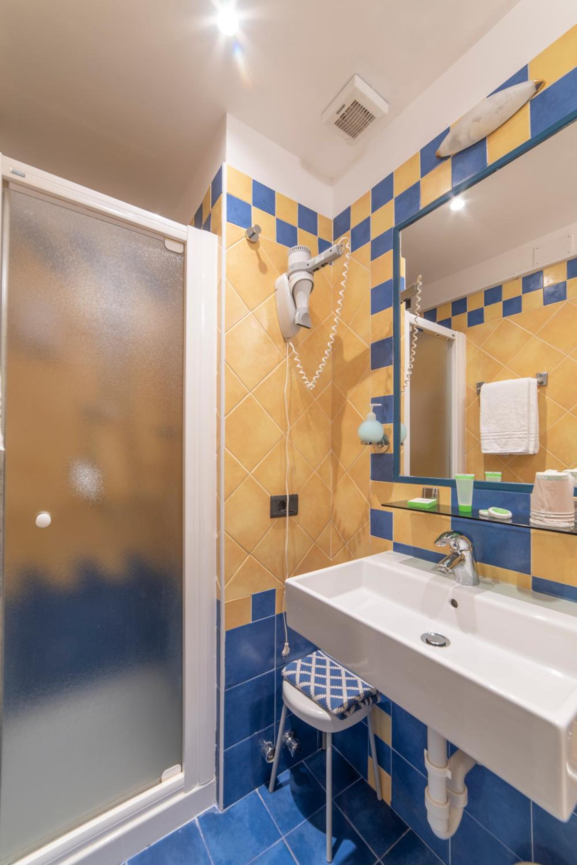 Double or Twin Room - Photo 6