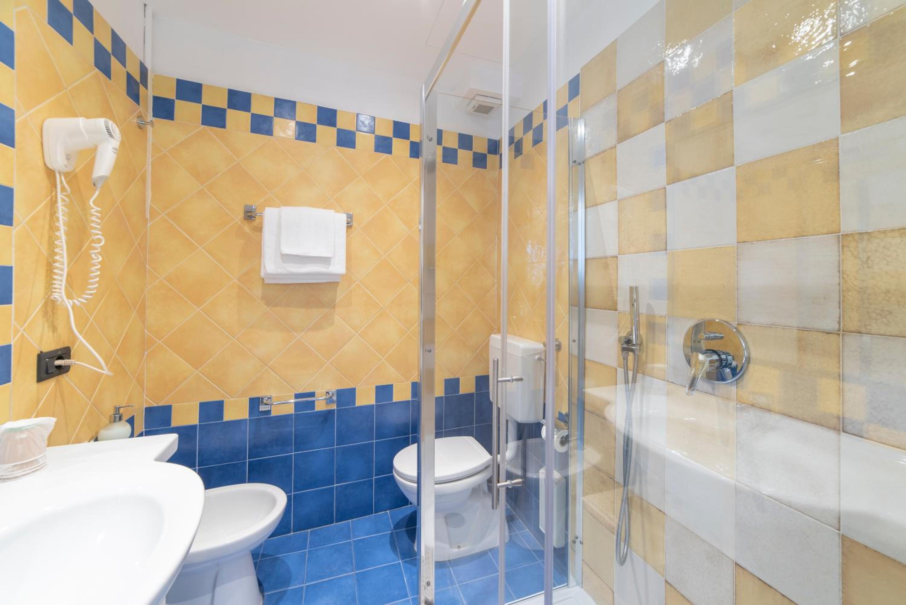 Double or Twin Room - Photo 3