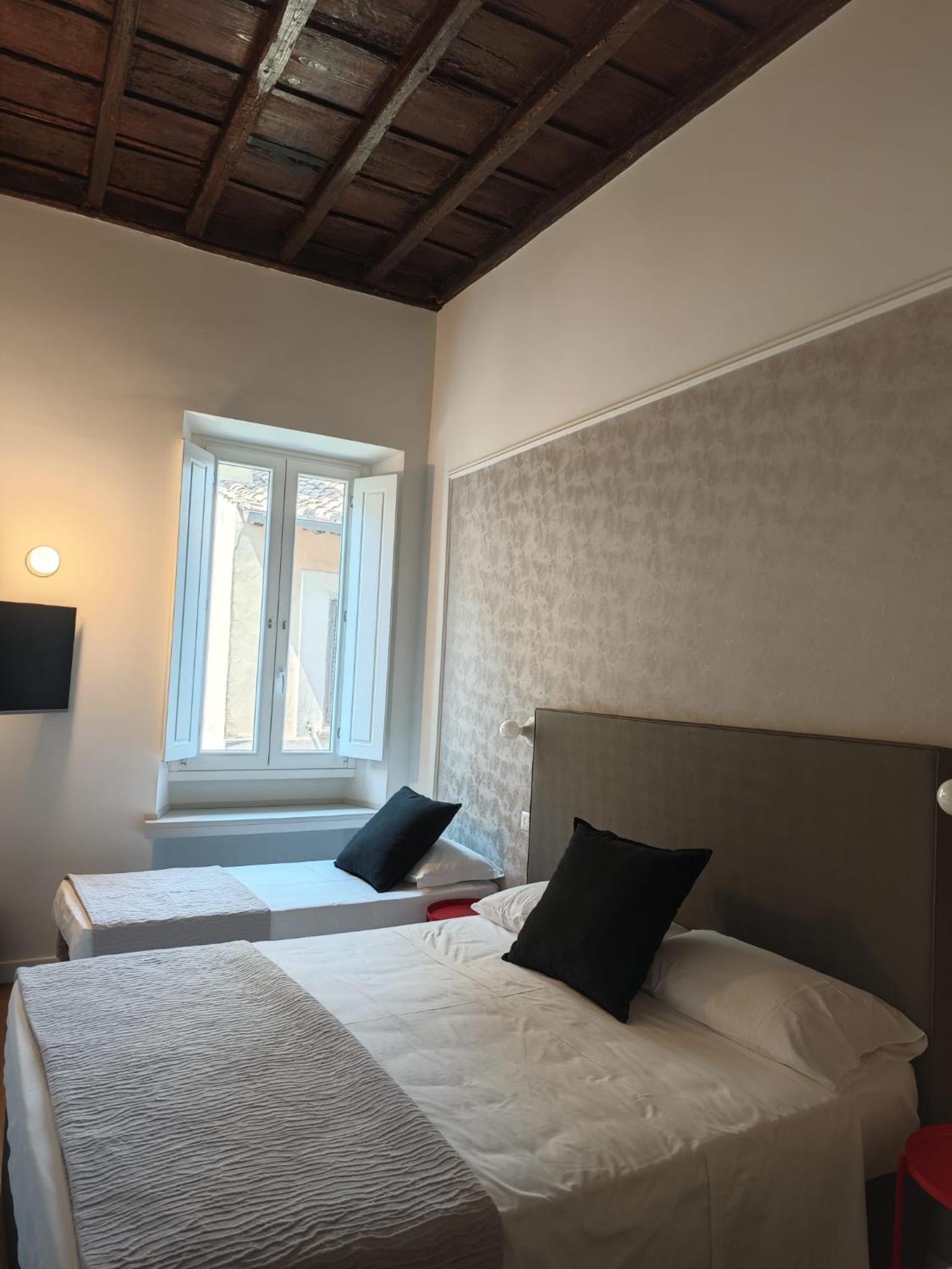 Deluxe Triple Room photo 3