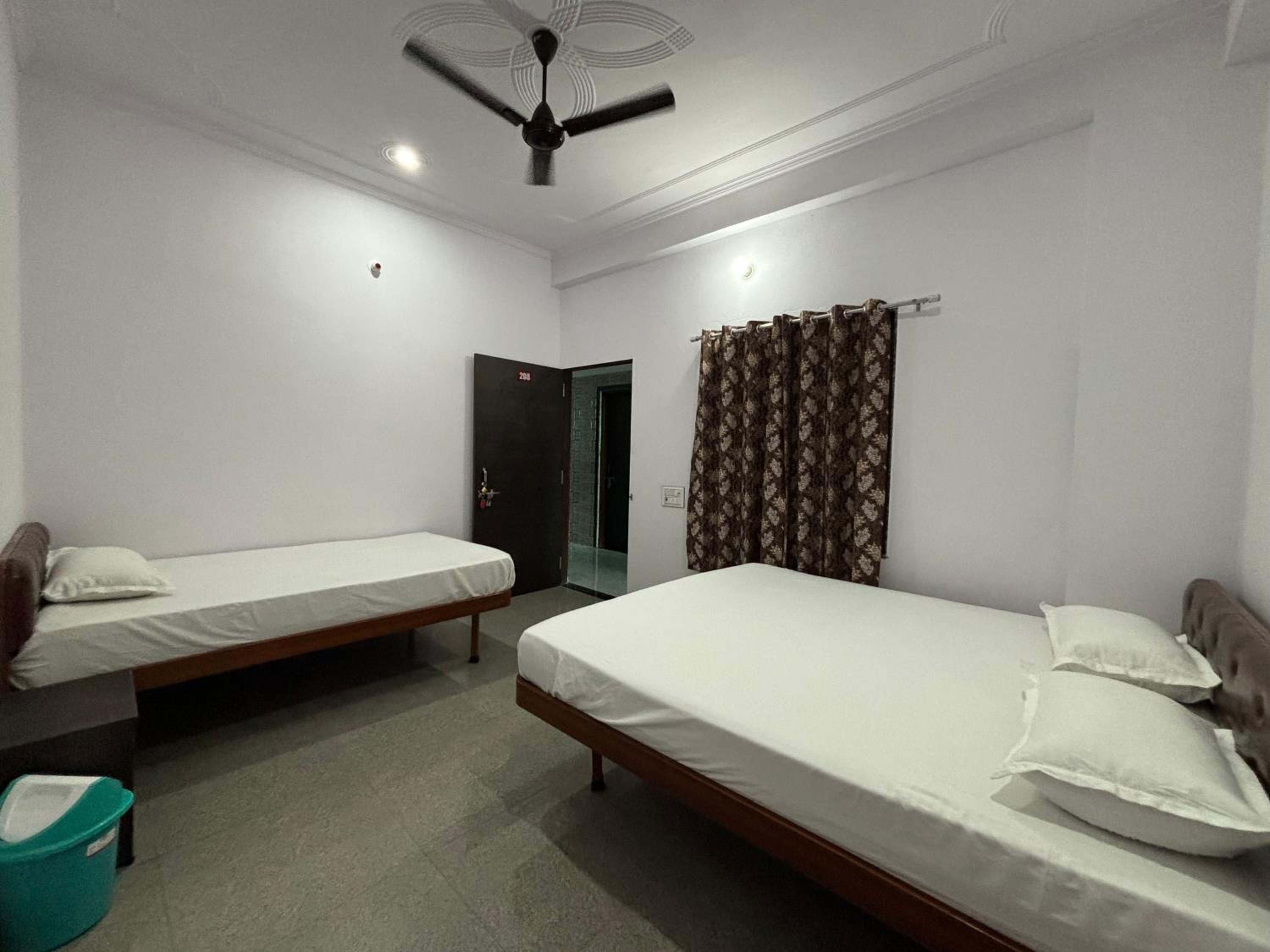 Triple Room - Photo 1