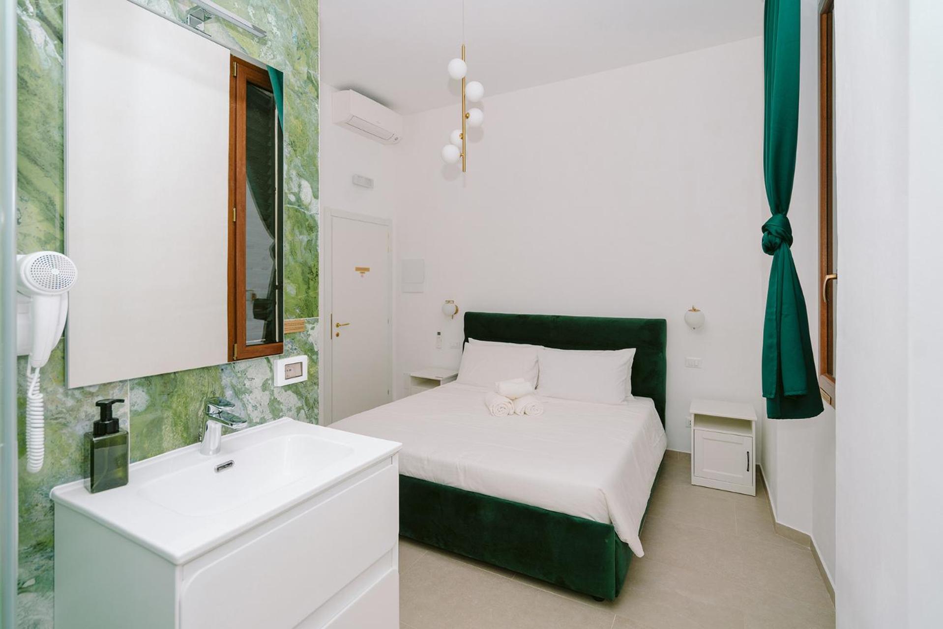 Double Room with Private Bathroom photo 2