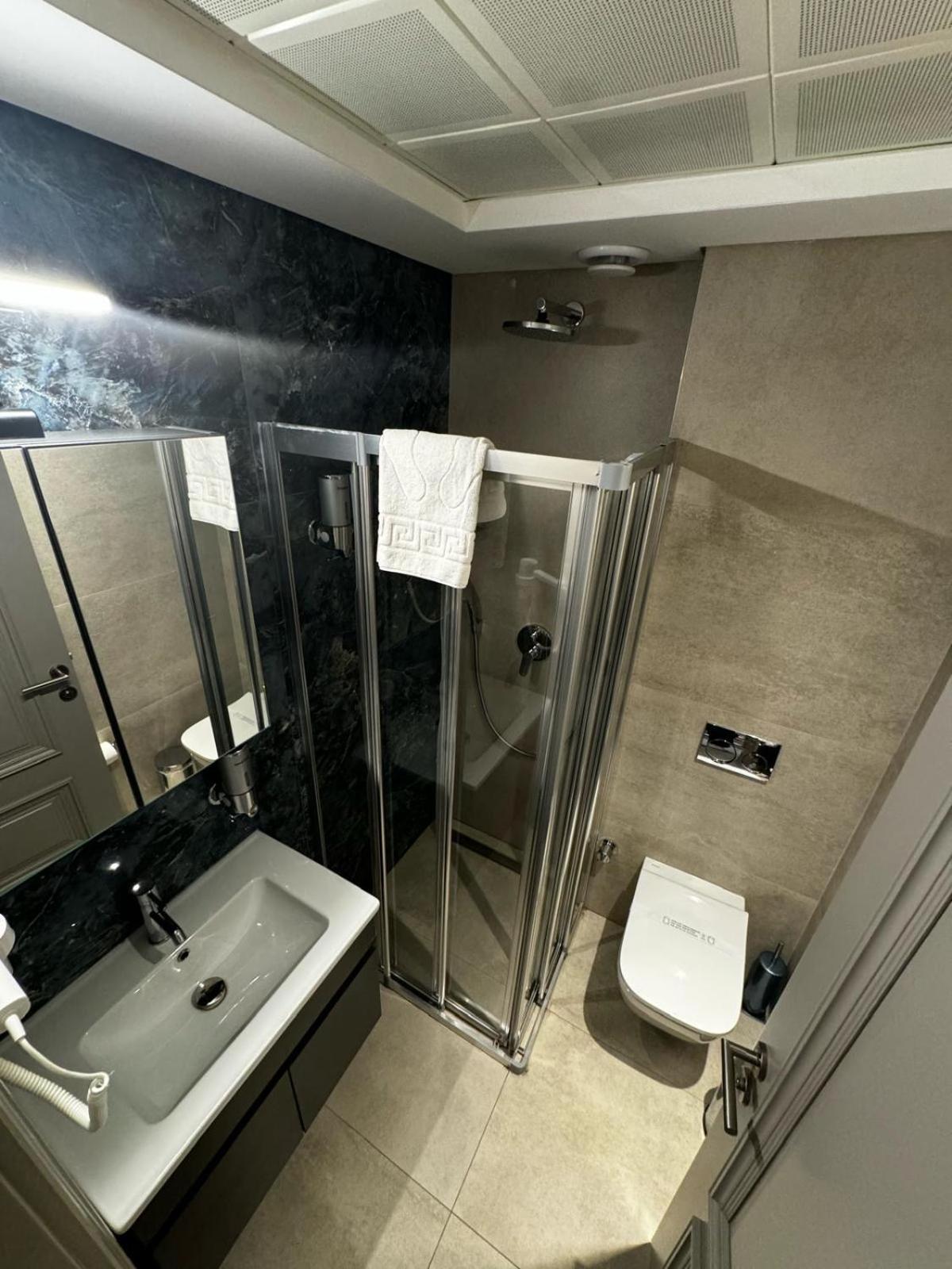 Budget Double Room photo 2